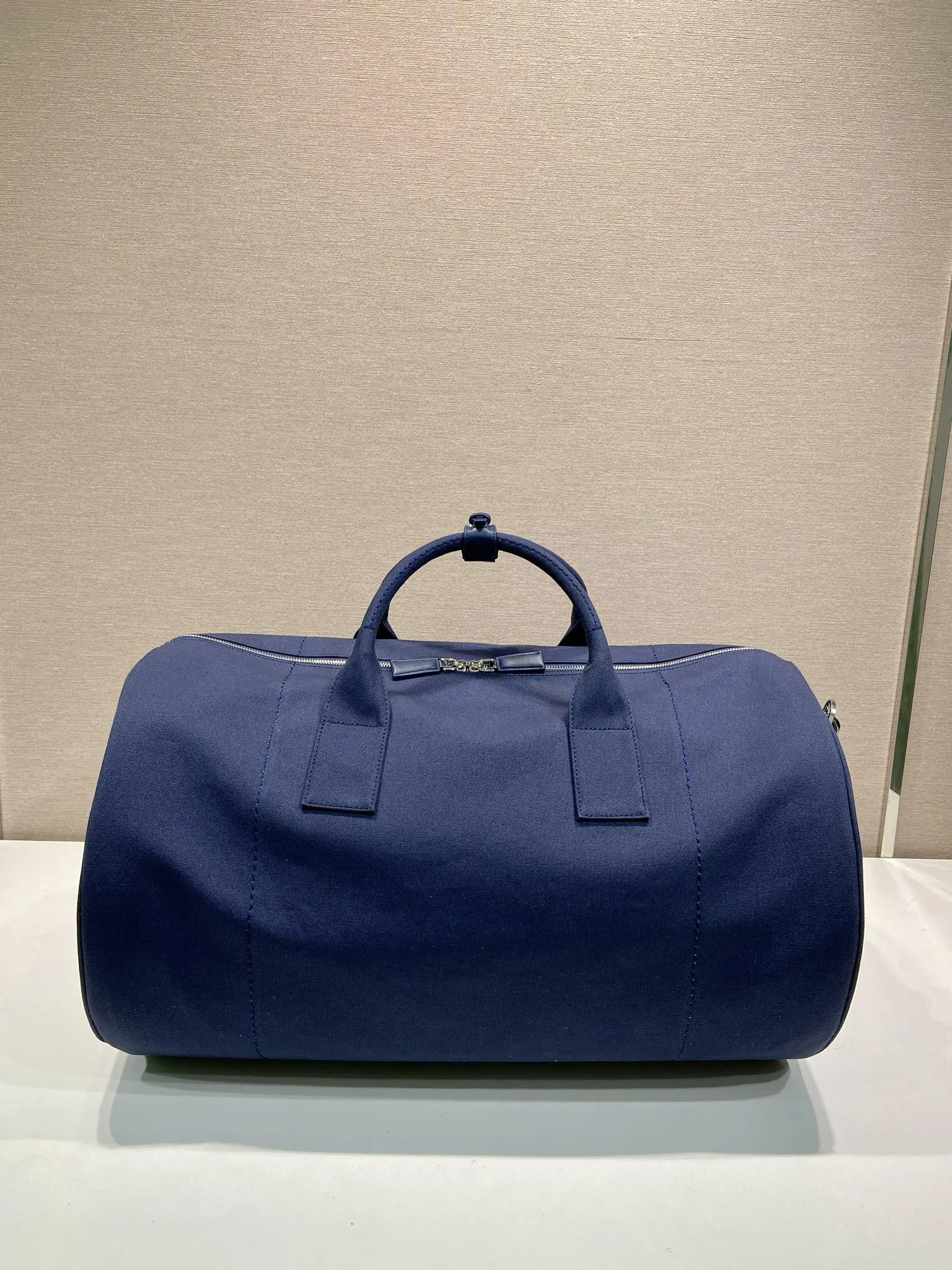帆布 空间宽敞 成就百搭风格 搭 可拆卸肩带 同色刺繡徽标 旅行袋 大容量旅行款