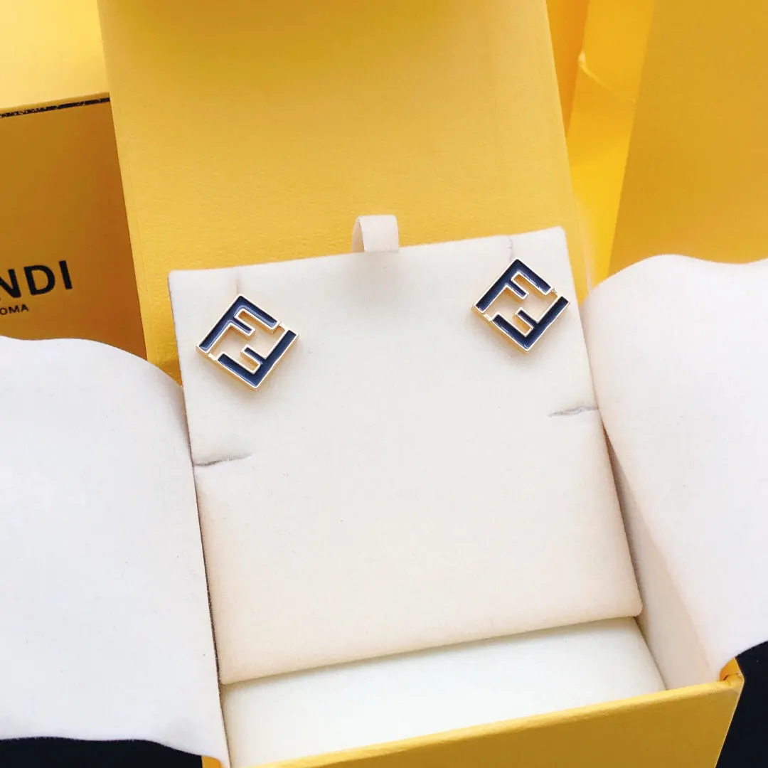 Fendi 黑色 耳钉 小巧点缀款