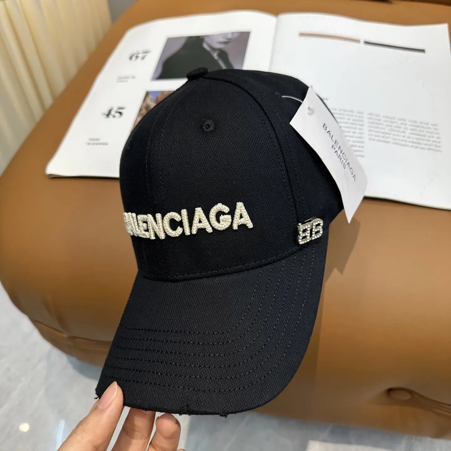 Balenciaga 棒球帽 精致搭配