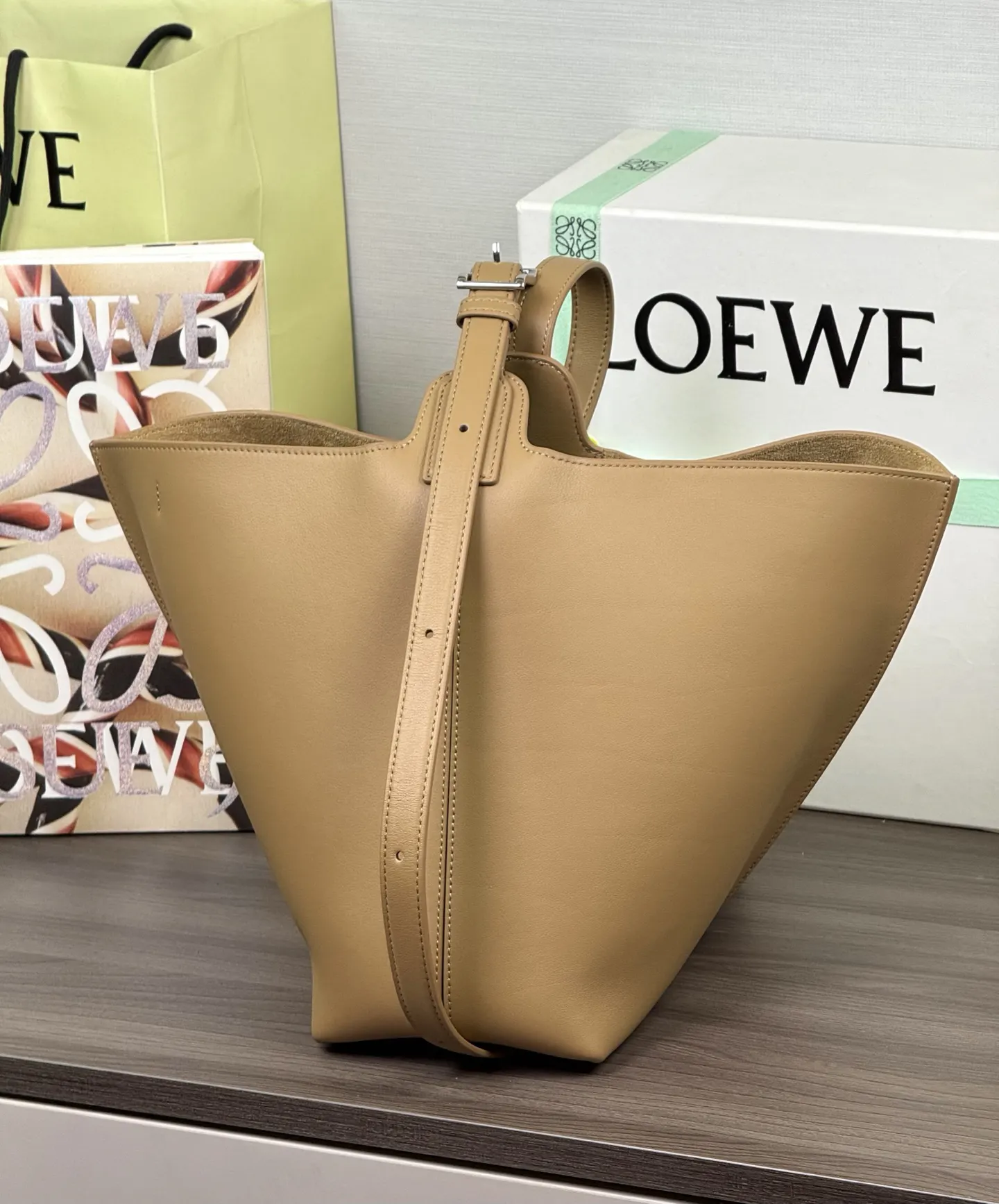小牛皮 全新中号牛皮 水桶手袋 摩卡色到 水桶包 休閒水桶款