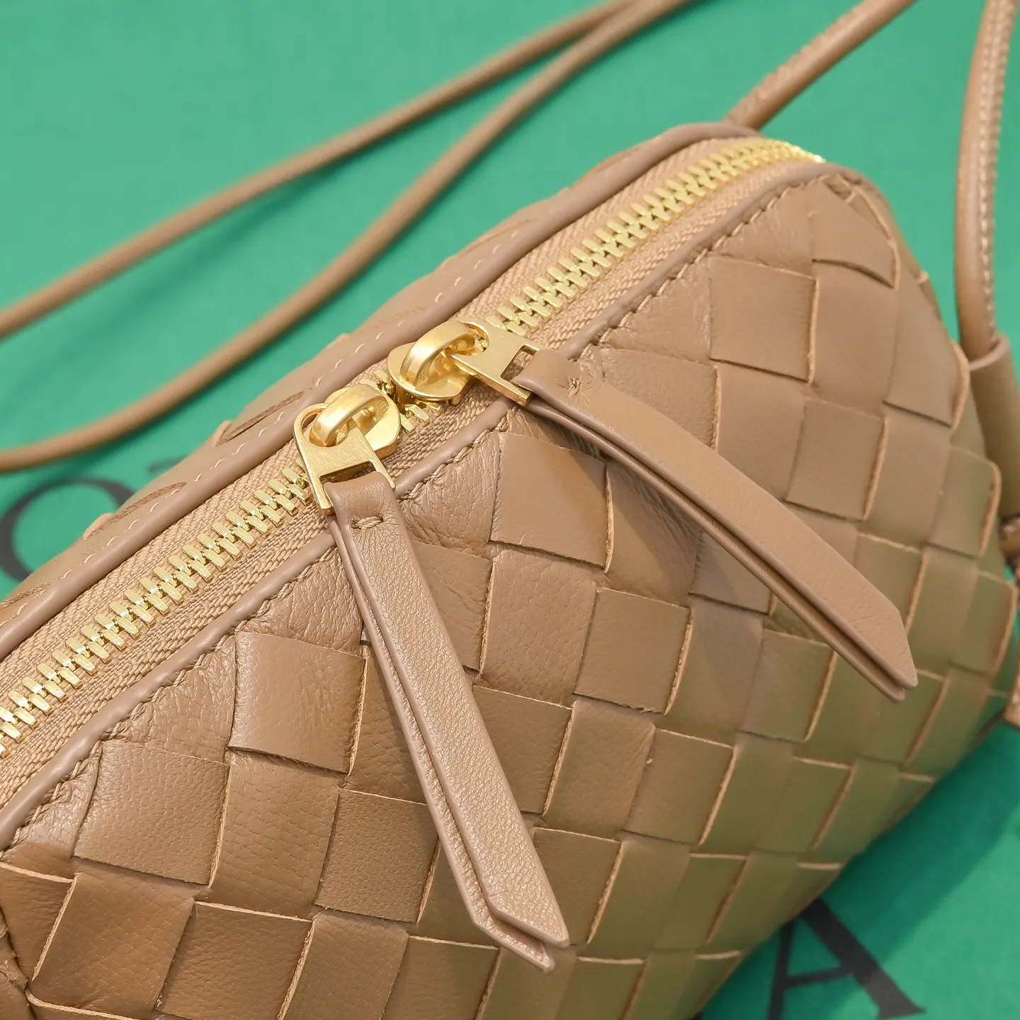 Bottega Veneta 腋下包 復古腋下背款