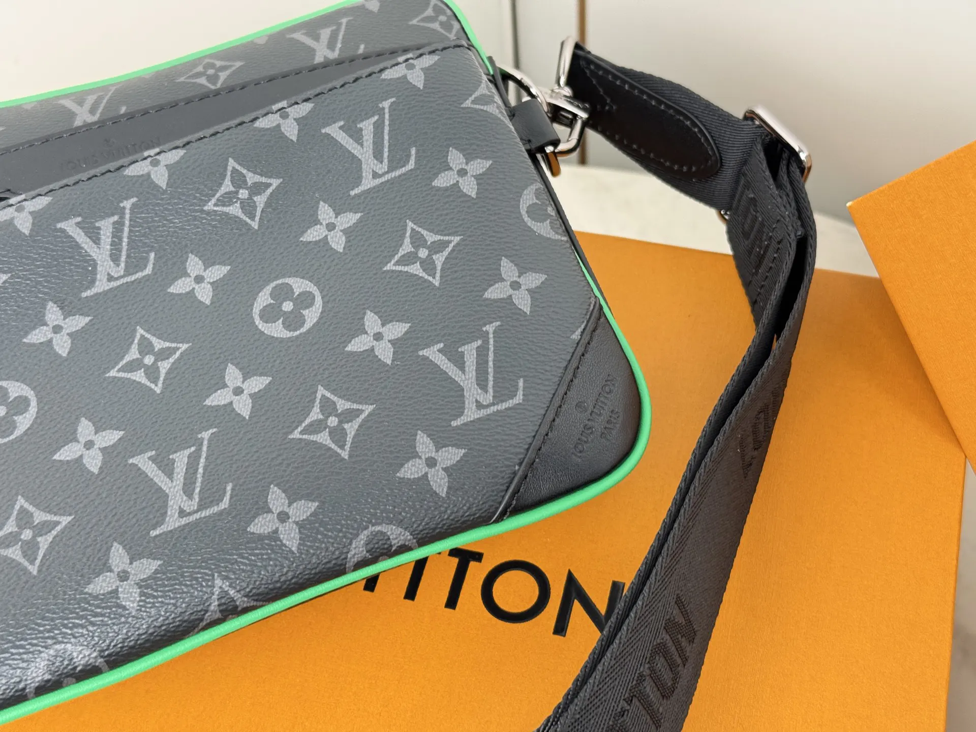 Green Crossbody Bag Lightweight Leather