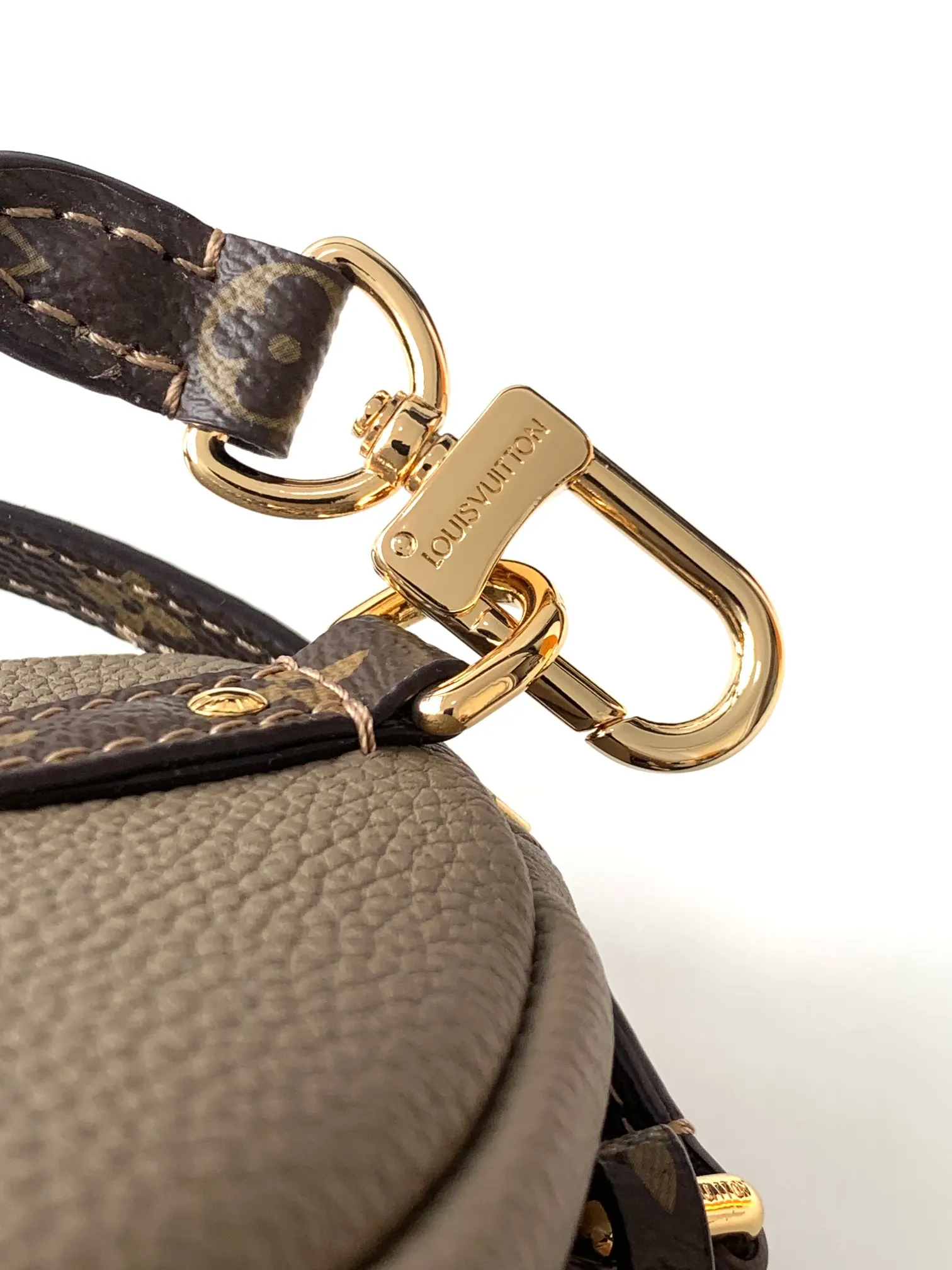 Louis Vuitton Gray Fashion Item Travel Leather