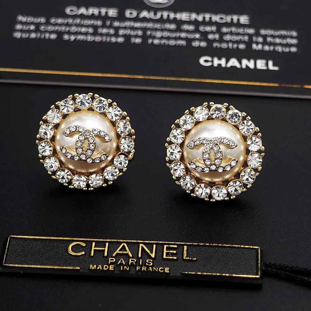 Chanel 珍珠 耳钉 小巧点缀 耳饰