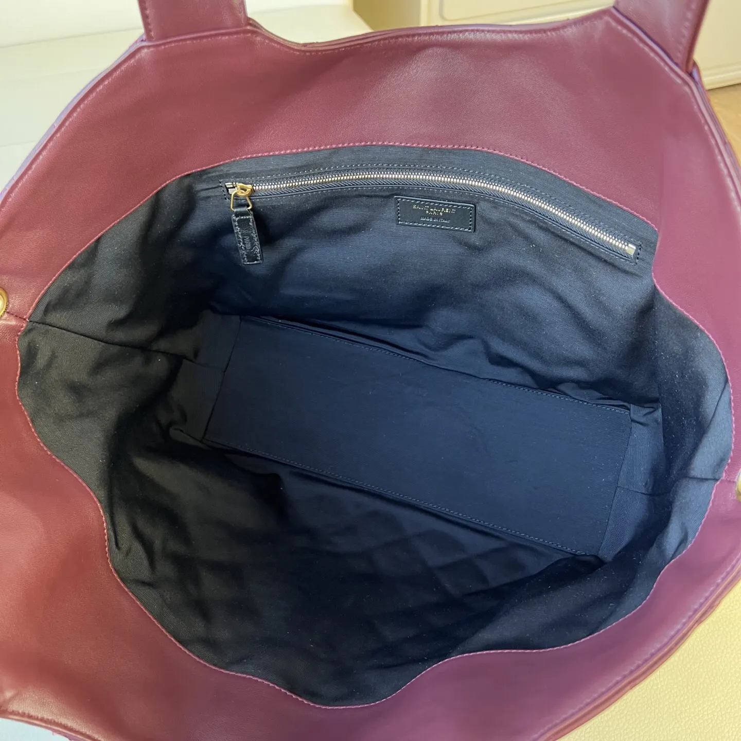 皮革 ICARE手袋的中号款型 饰以超大LE CASSAN 鏈條包 精致鏈條款