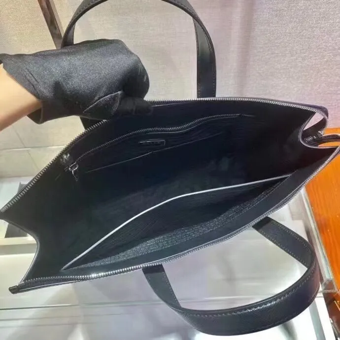 PRADA 2VG039 Saffiano十字纹牛皮 三角标 公文包 商务通勤款