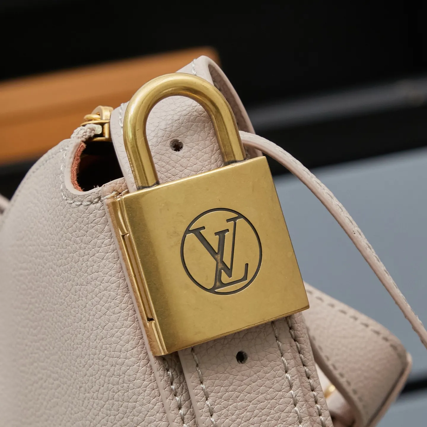 LV 黑色 棕色 牛皮 收纳包 旅行收纳款