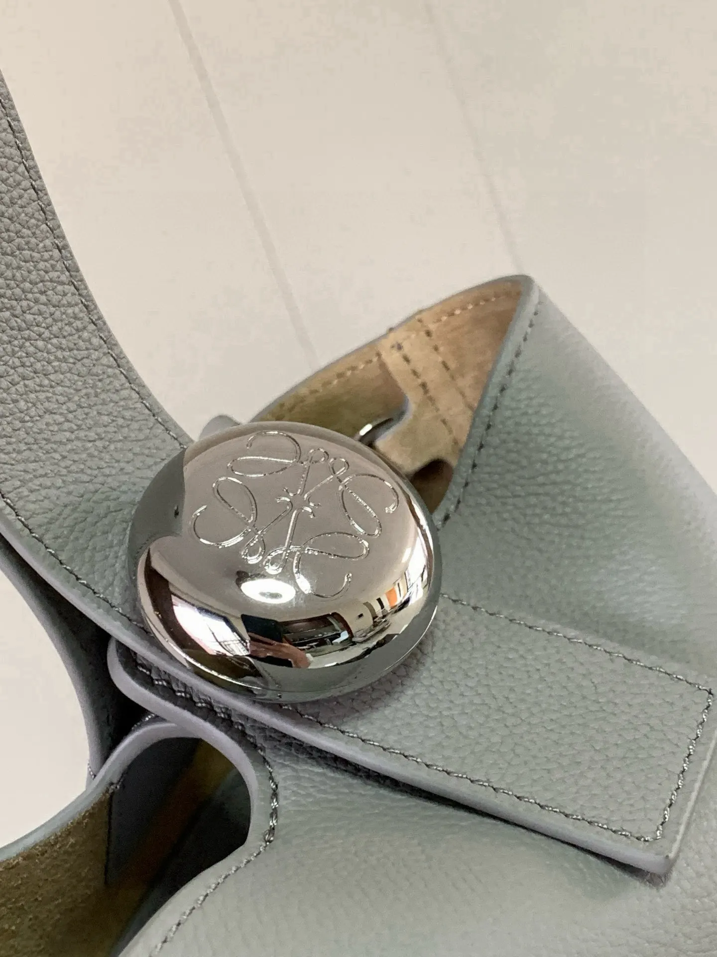 牛皮 迷你柔软粒面牛皮革 Pebble Bucket 水桶 水桶包 休闲水桶款