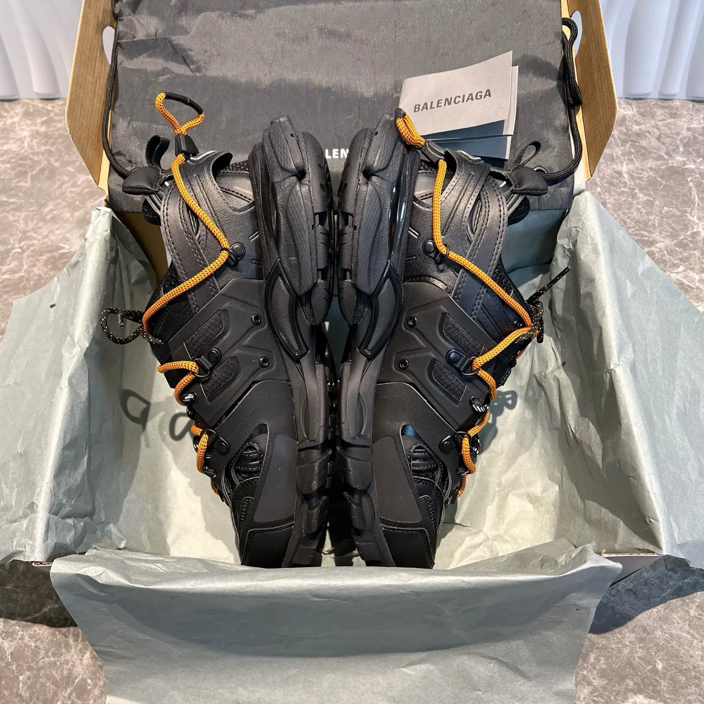 Balenciaga 單肩包 日常搭配