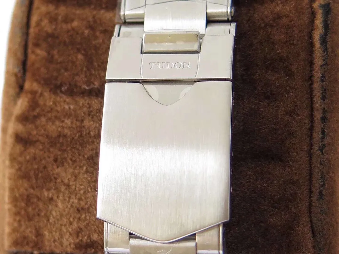 Watch Classic Image 9 Watch Classic Image 9