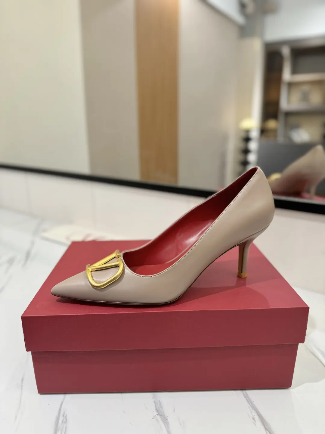 Valentino 金色 平底鞋 通勤约会款 款06