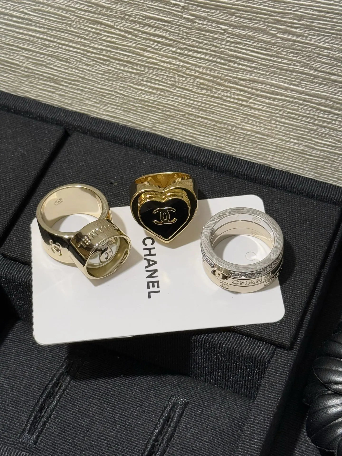 Chanel 黑色/金色 戒指