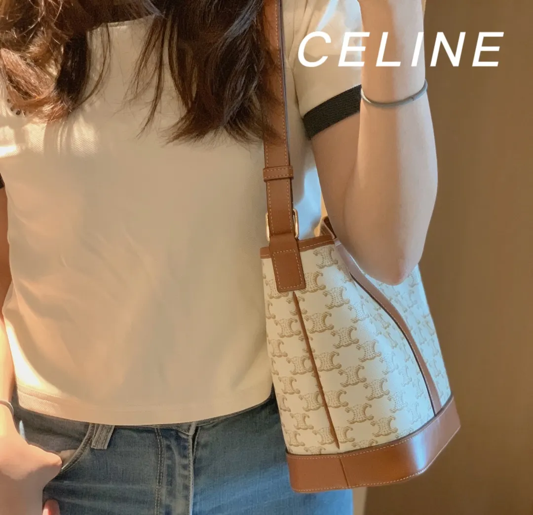 Celine 轻轻松松现在的真是美炸了 实力出圈 太好看了 斜挎肩 水桶包 休閒水桶款
