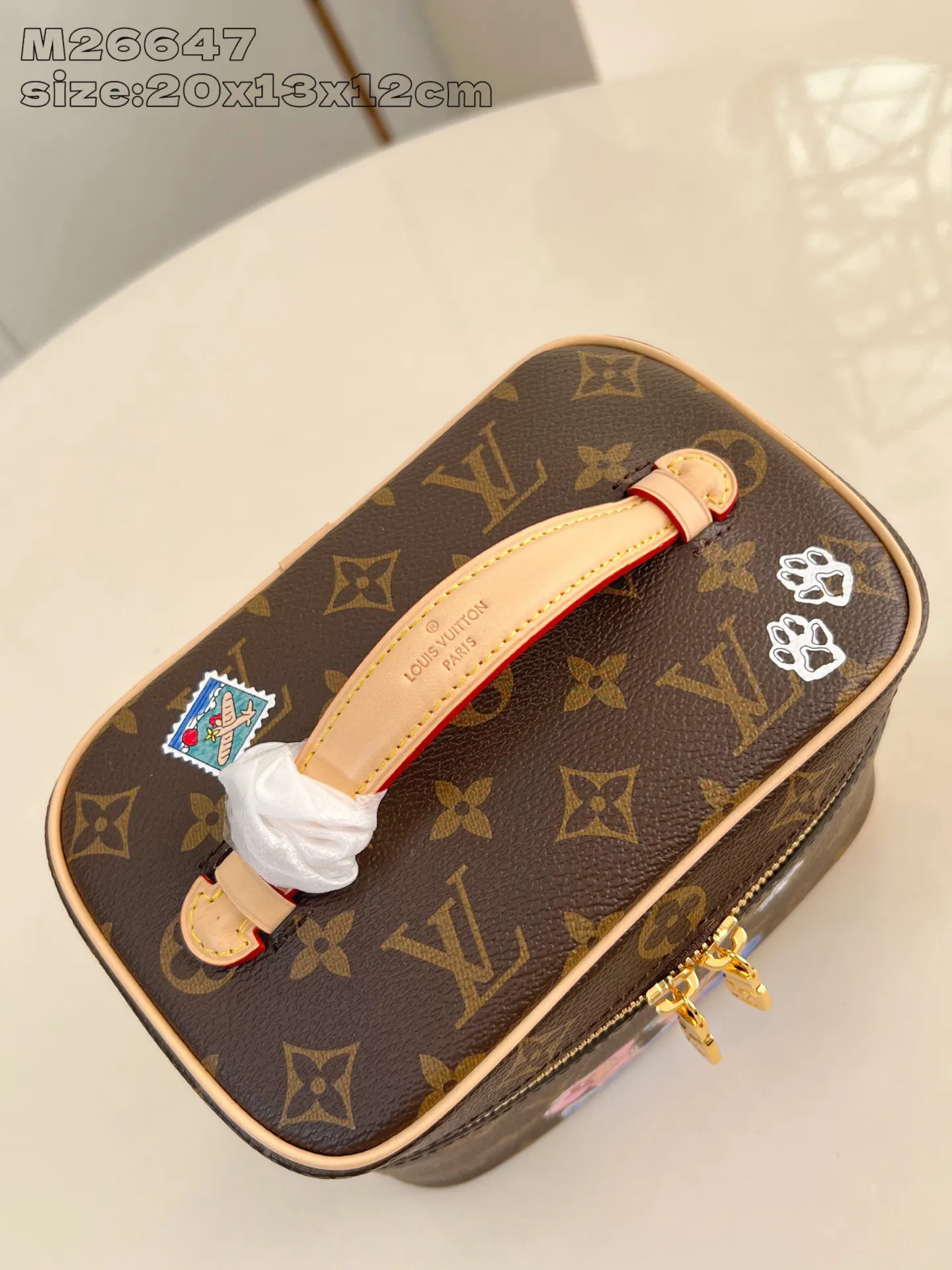 帆布 灵动印花描绘品牌吉祥物 Vivienne 的冬季假日 化妆包 便携收纳款