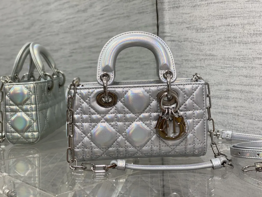 Dior 羊皮 復古时髦感超强 真是什么场合都可以把住 绝对是lad 鏈條包 精致鏈條款