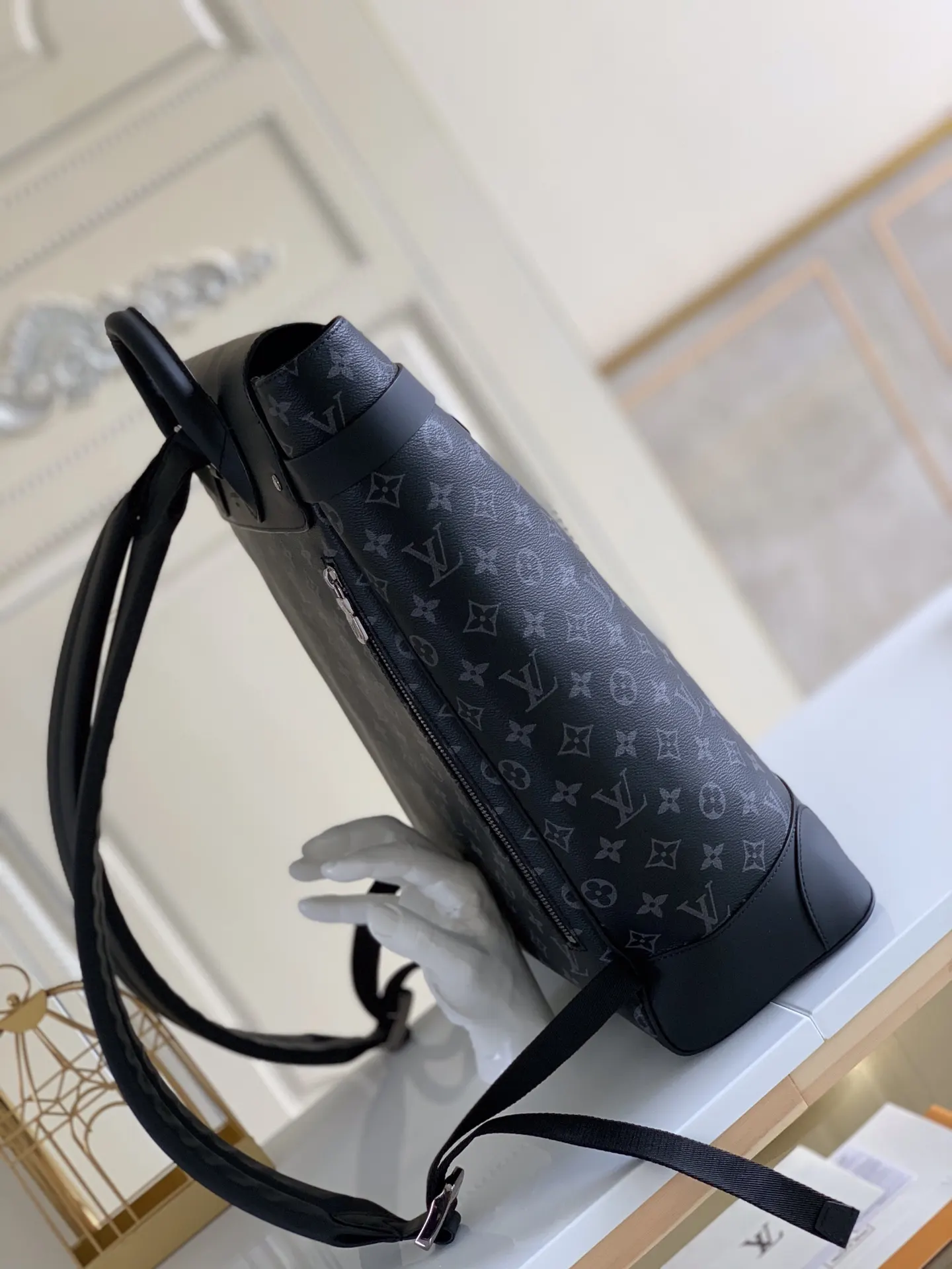 LV 皮革 详细特征 雙肩包 实用雙肩款