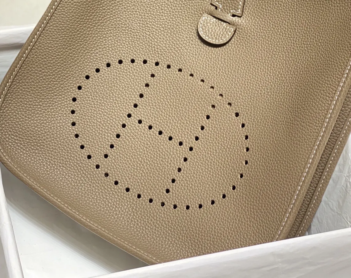 Hermès Evelyne 牛皮 斜挎包 29cm