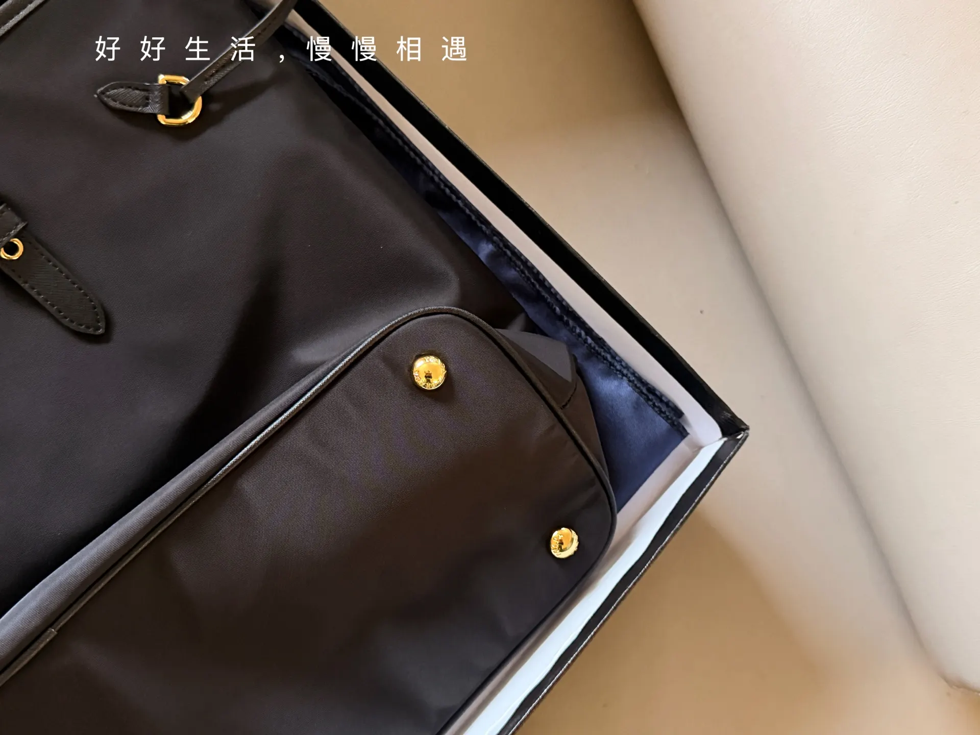 Prada 购物袋 轻便实用 托特包