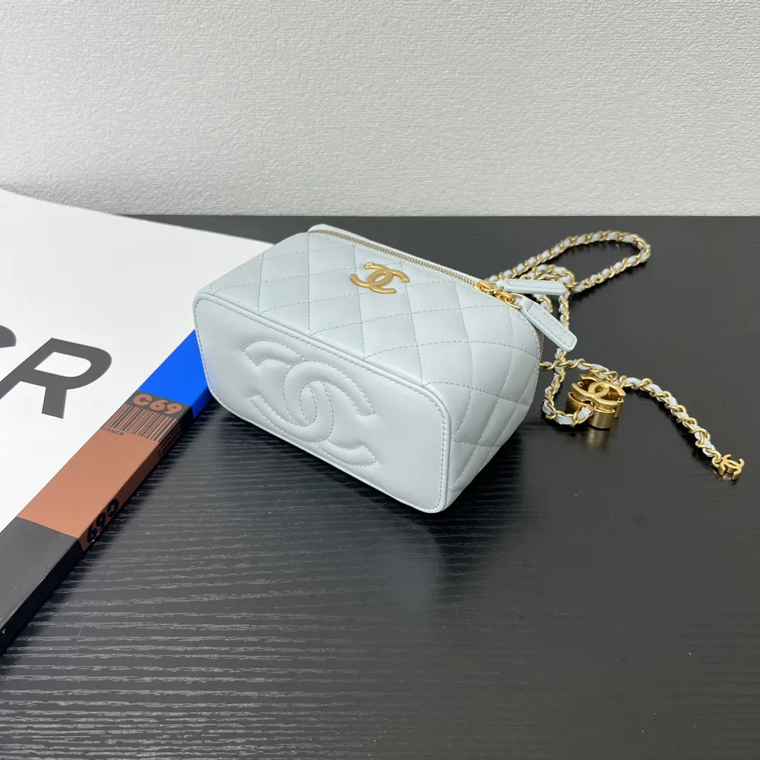 Chanel Lambskin Flap Chain Bag One Shoulder Cross Image 4 Chanel Lambskin Flap Chain Bag One Shoulder Cross Image 4