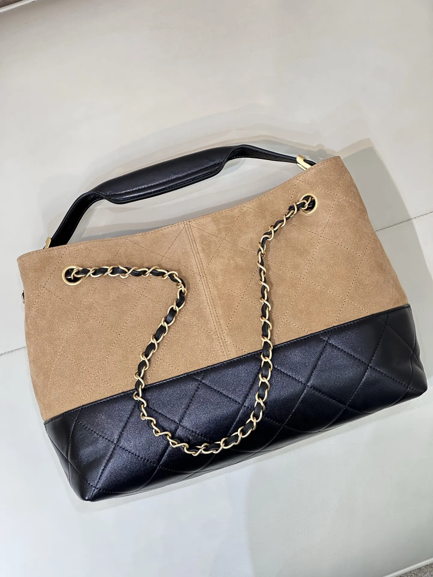 CHANEL 拼色 内里容量相当nice 无论是休閒通勤健身旅行做妈咪包 單肩包 日常單肩背款