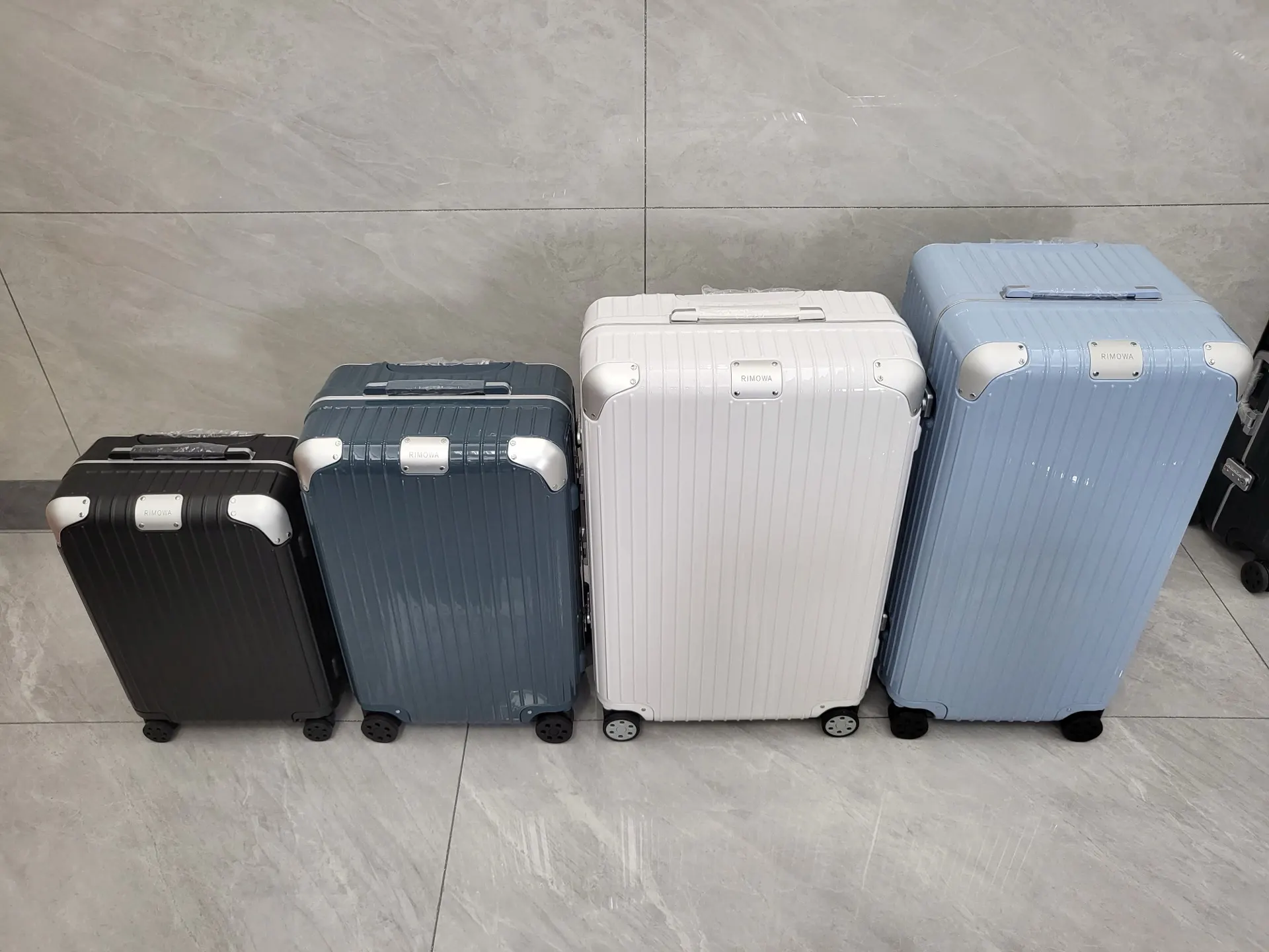 黑色 白色 提花 RIMOWA Hybrid 最新系列 原Li o系 行李箱 旅行拉杆款 輕便出行款