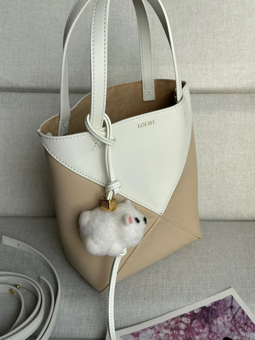 Loewe Puzzle 牛皮 斜挎包 轻便斜挎款