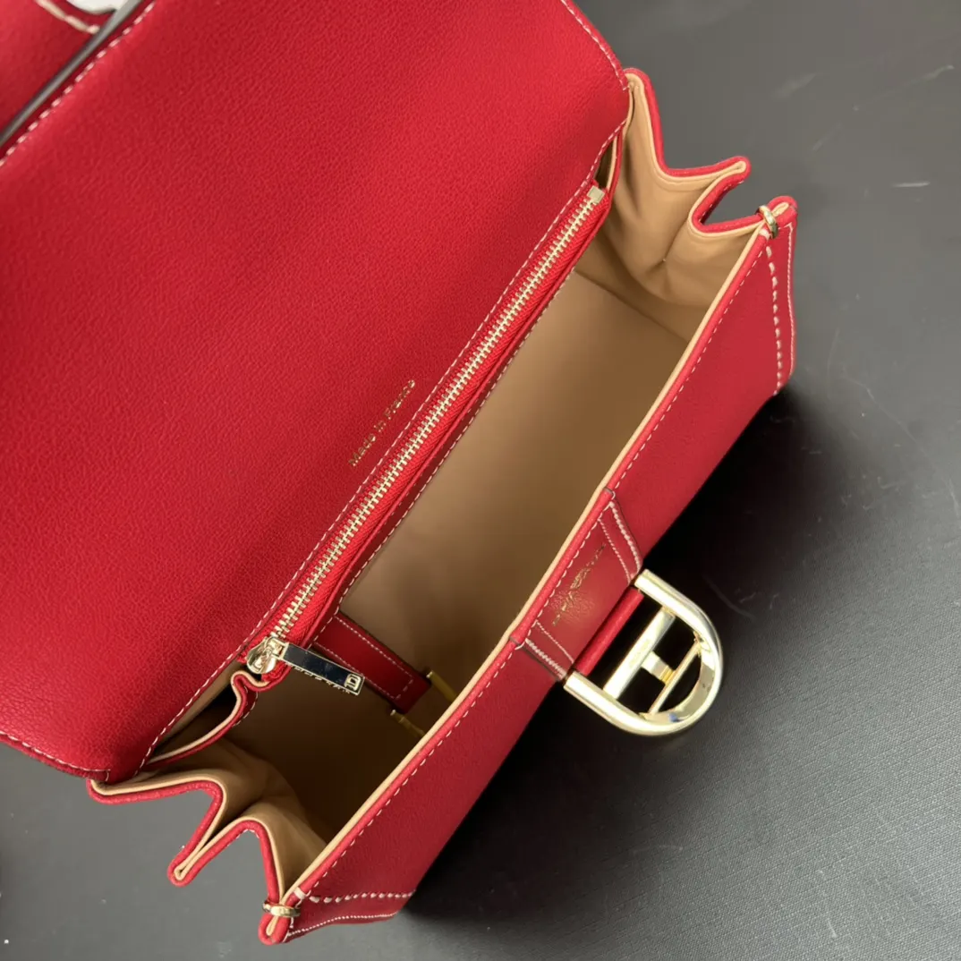 Delvaux 焦糖色 小牛皮 手提包 通勤手提款(數字9) Delvaux 焦糖色 小牛皮 手提包 通勤手提款(數字9)