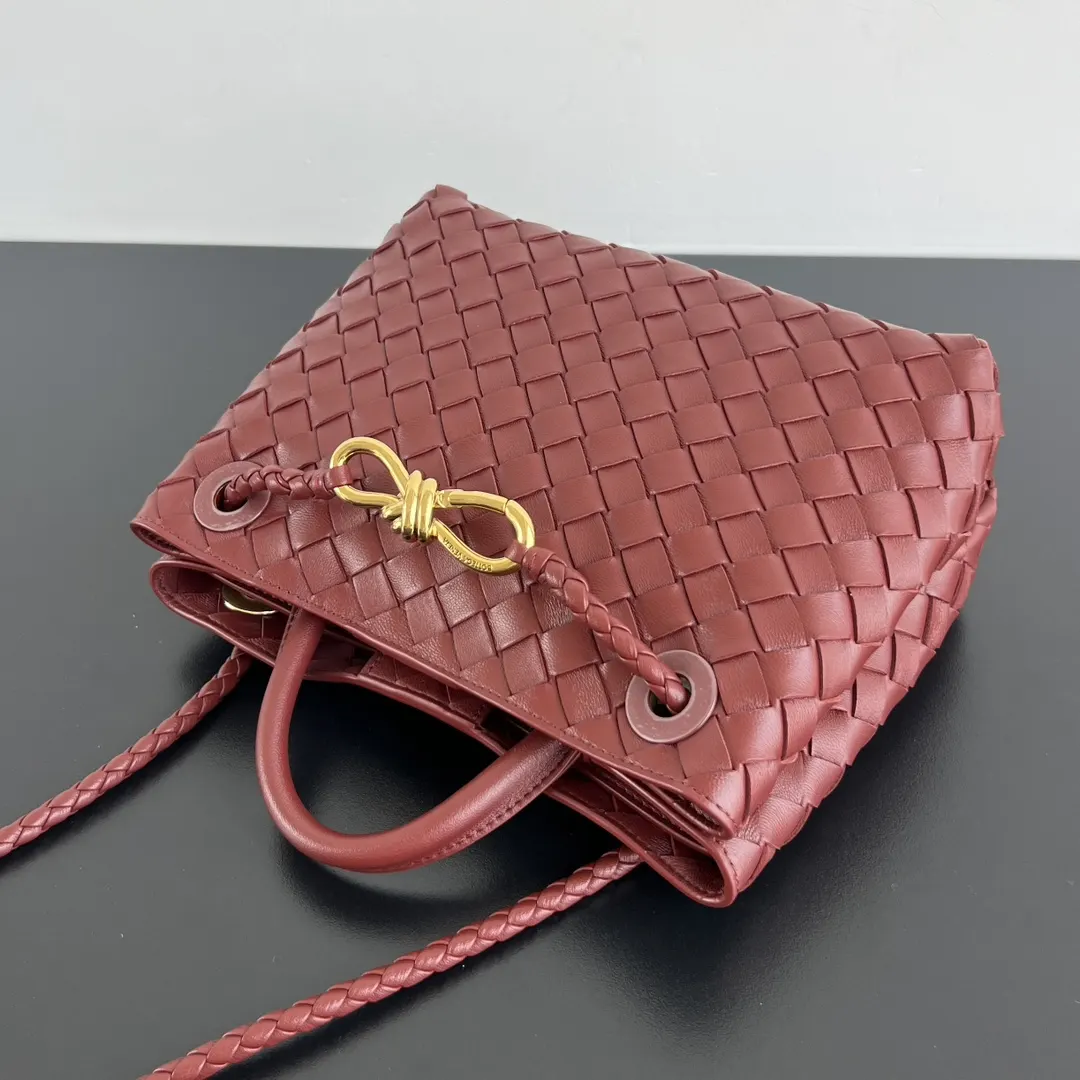 Bottega Veneta 金色 羊皮 斜背包 輕便斜挎款