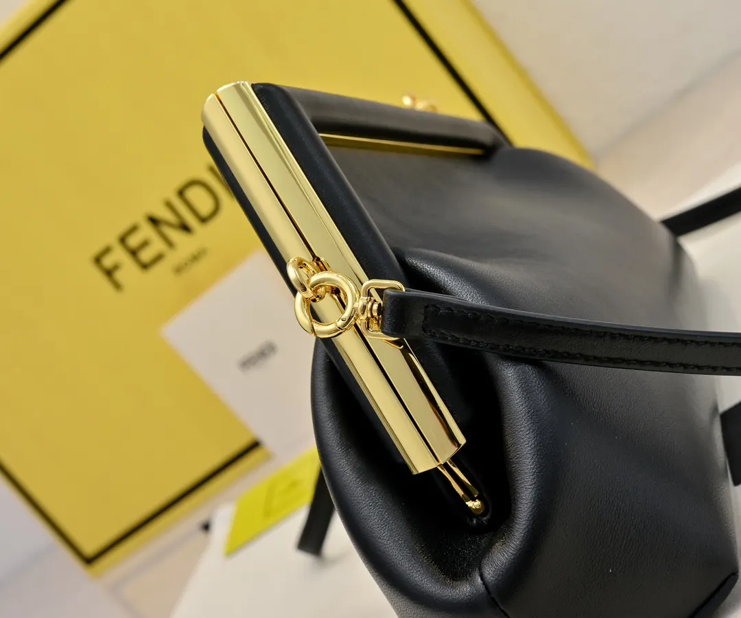 全新FEND First来了 手拿包 精致手拿款