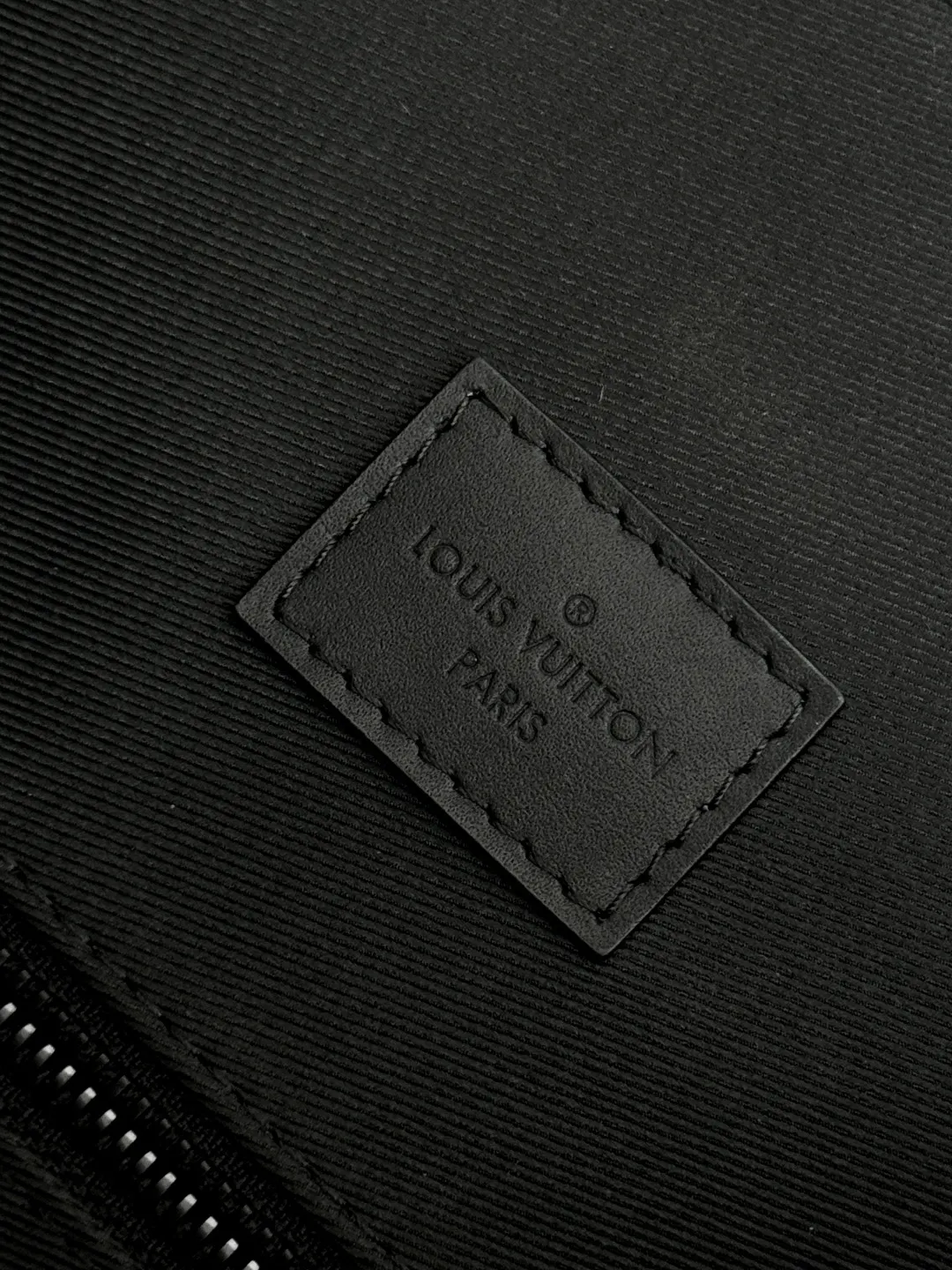 Christopher 中号雙肩包 实用雙肩款