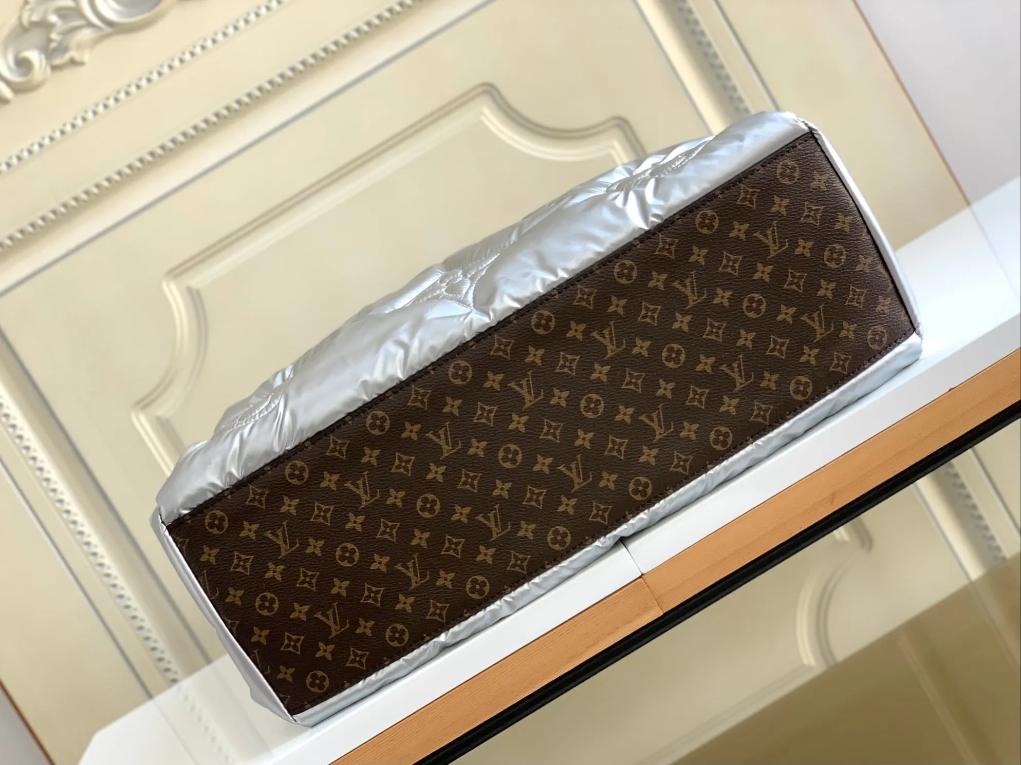 Louis Vuitton OnTheGo 棕色 老花 手提包