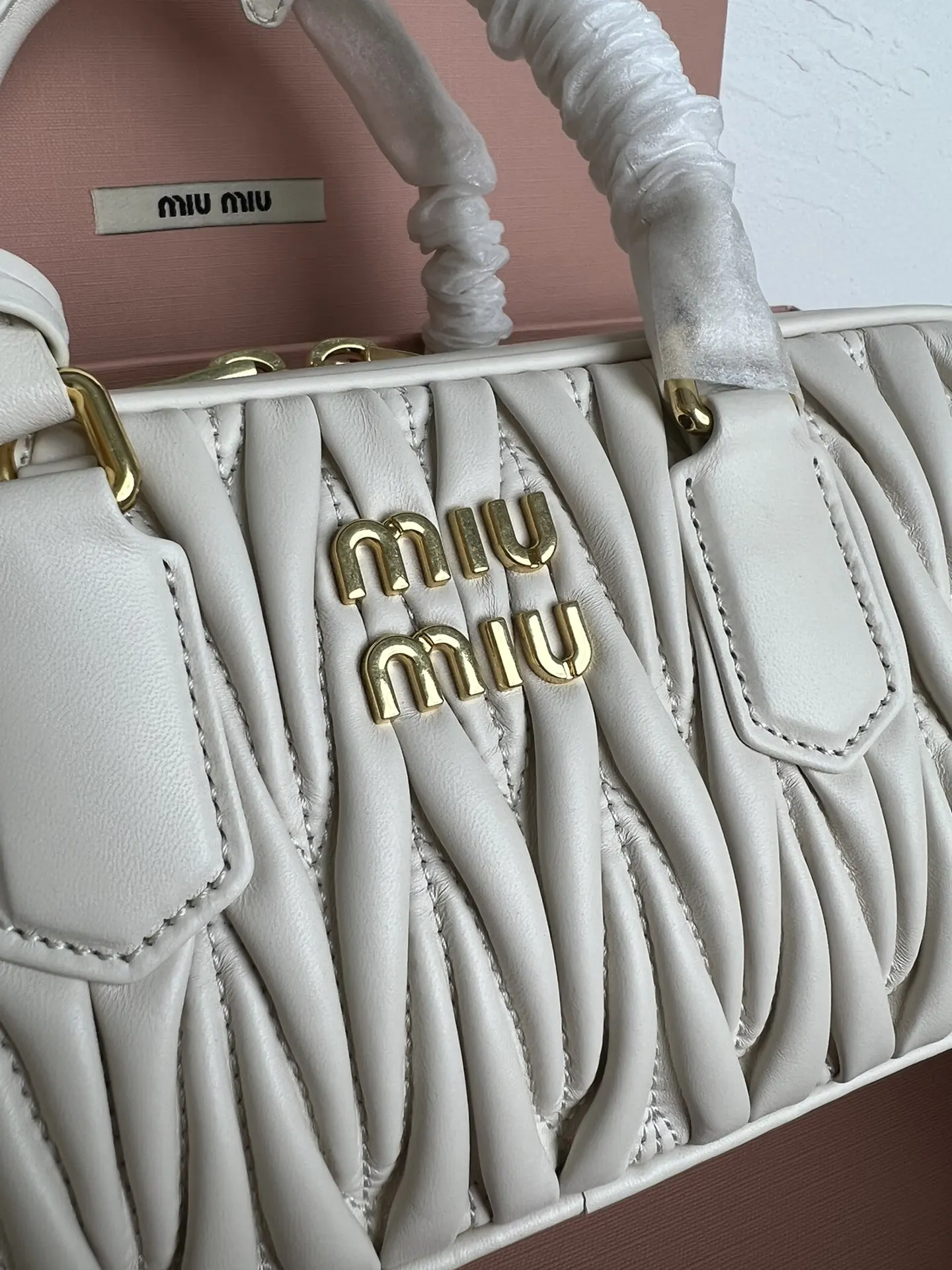 Miu 羊皮 斜背包 輕便斜挎款