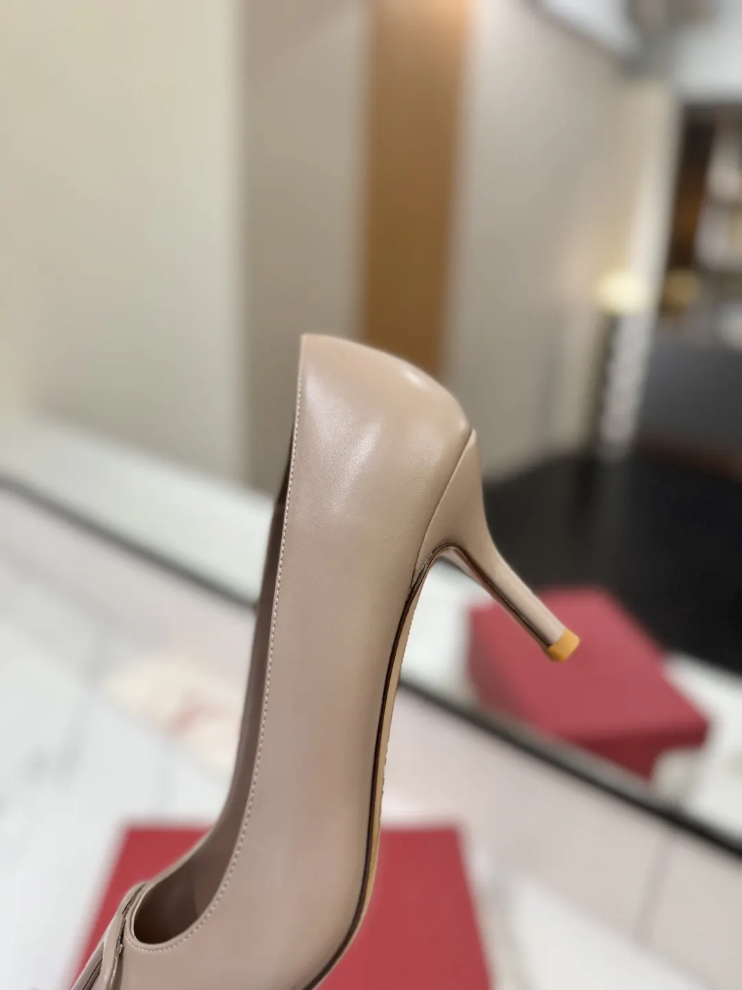 Valentino 金色 平底鞋 通勤约会款