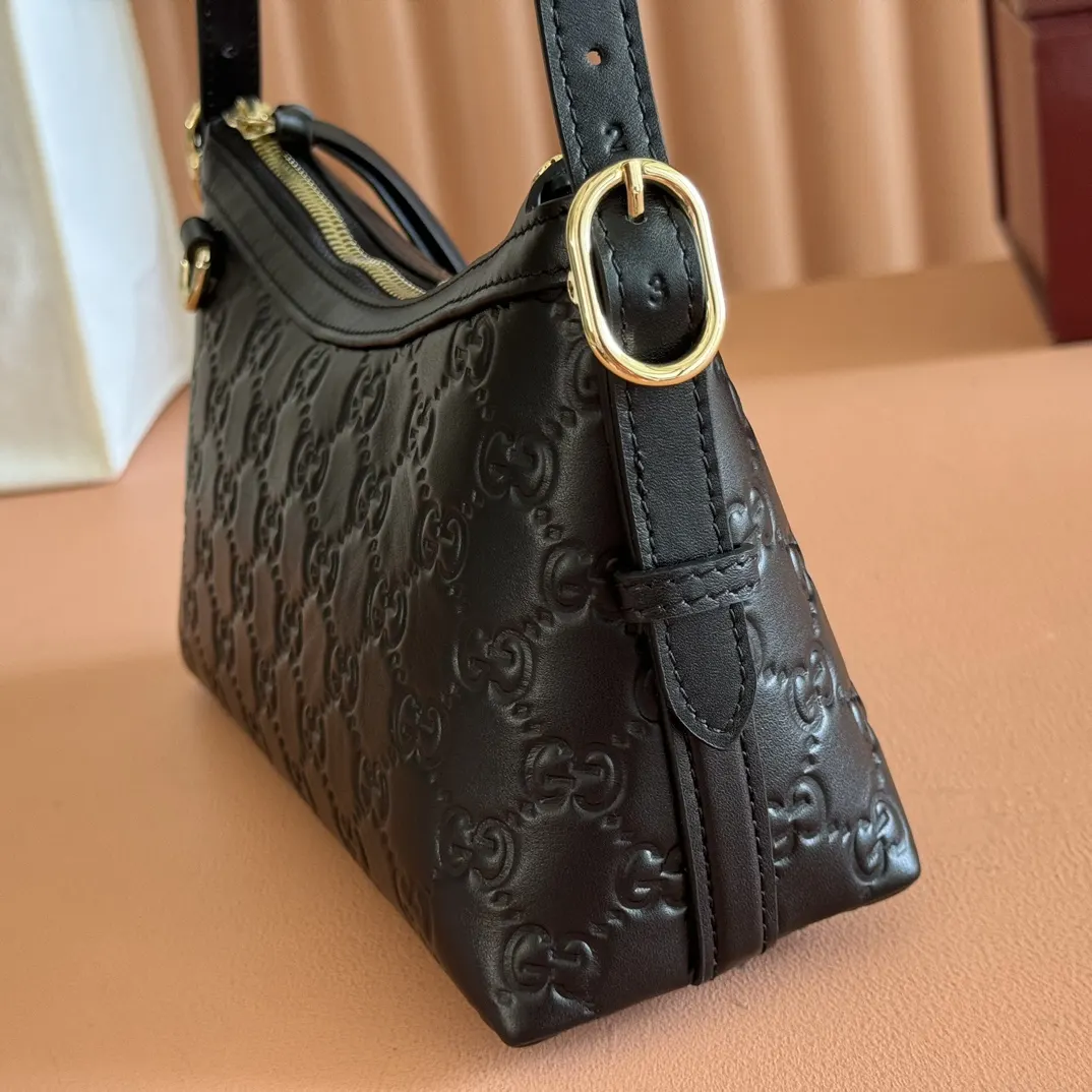 Gucci GG Emblem 金色 皮革 腋下包 复古腋下背款