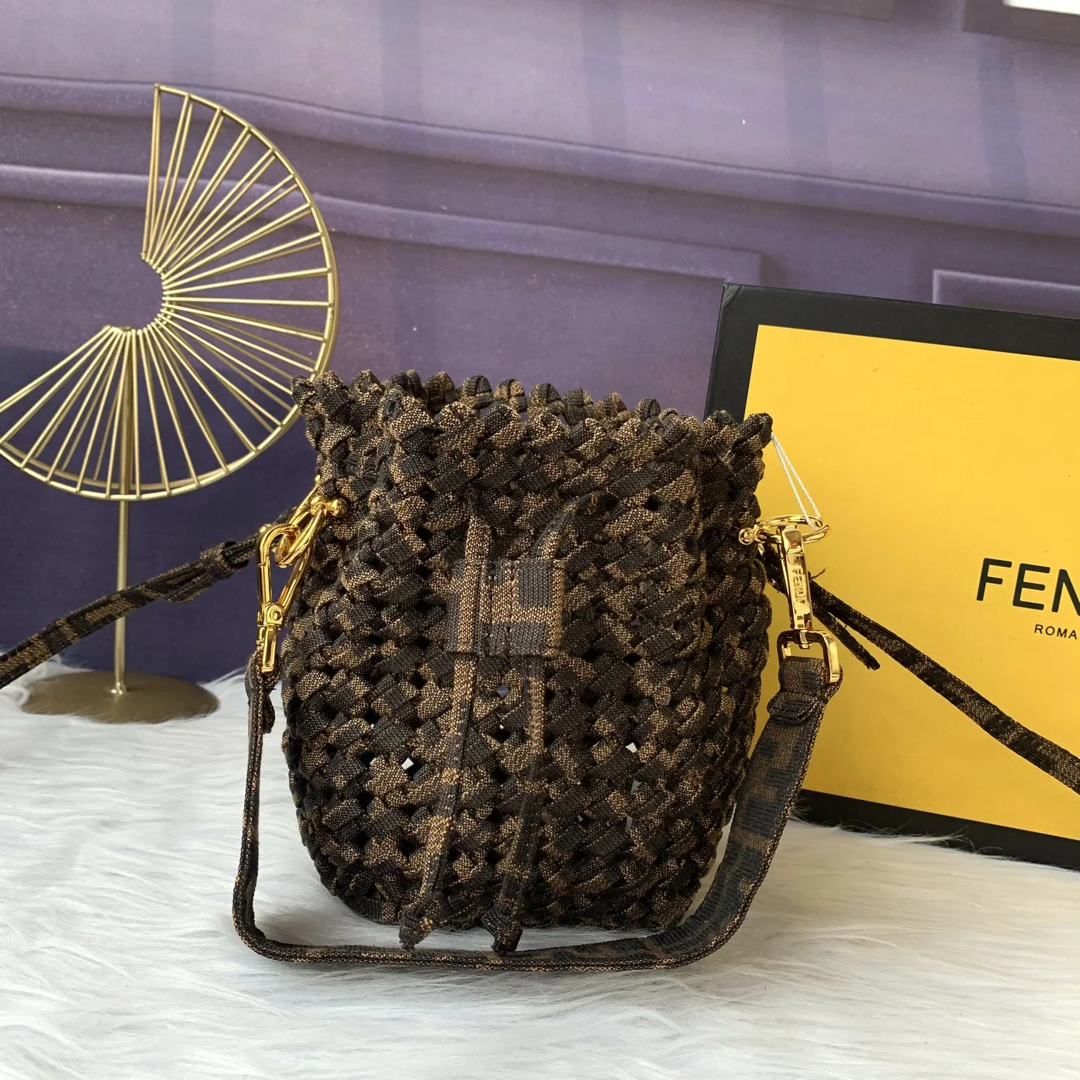 Fendi 水桶包 休闲水桶款