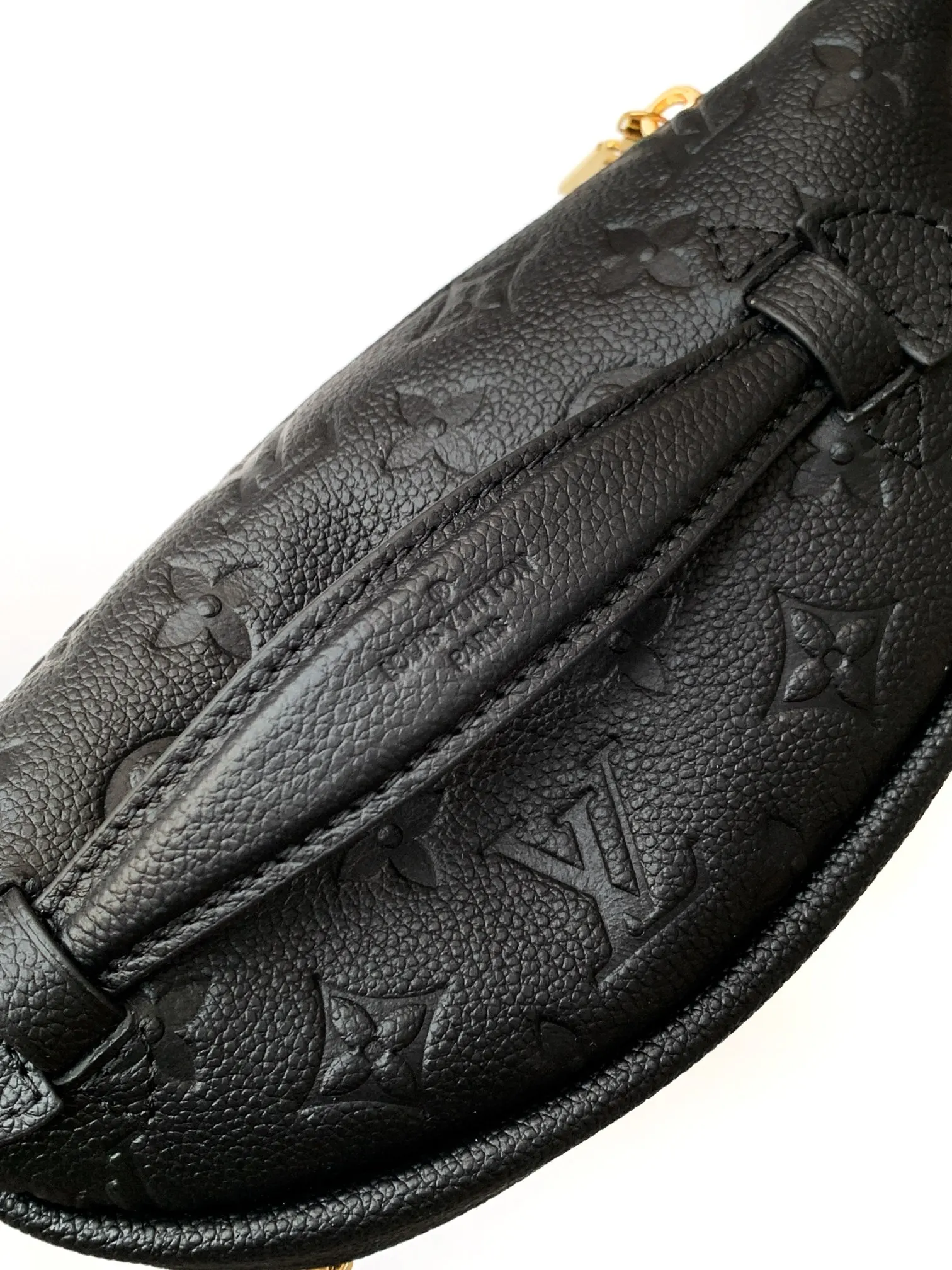 LV black and white color scheme fanny pack, casual breast bag Image 6 LV black and white color scheme fanny pack, casual breast bag Image 6