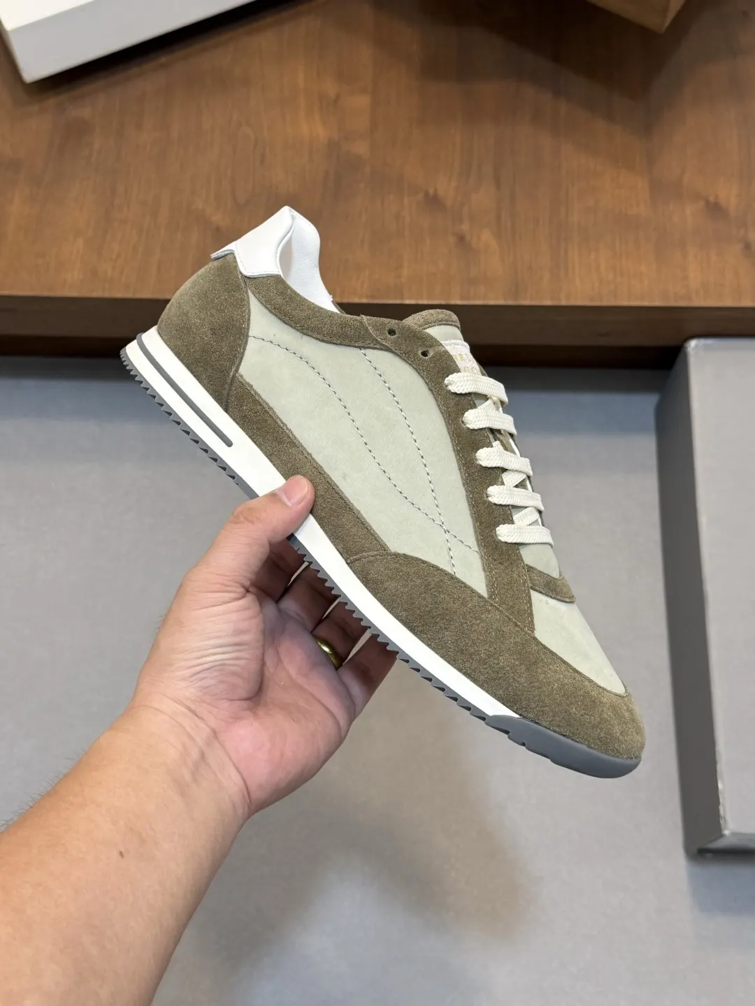 Brunello Cucinelli SS 白色 運動鞋 休閒百搭款(數字4) Brunello Cucinelli SS 白色 運動鞋 休閒百搭款(數字4)