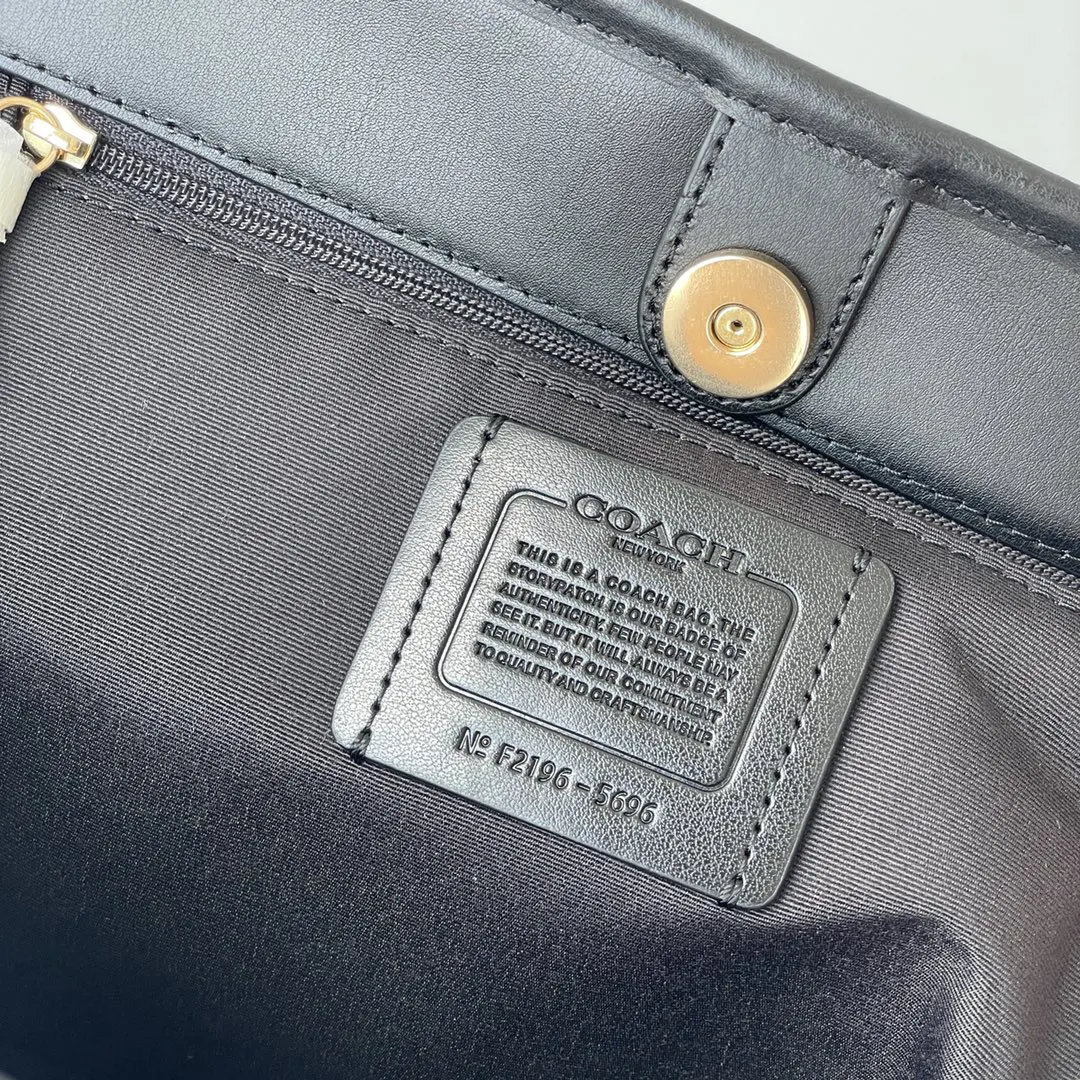 Coach 老花 帆布 新奥莱款双面托特包 的老花图案可以 大容量托特款