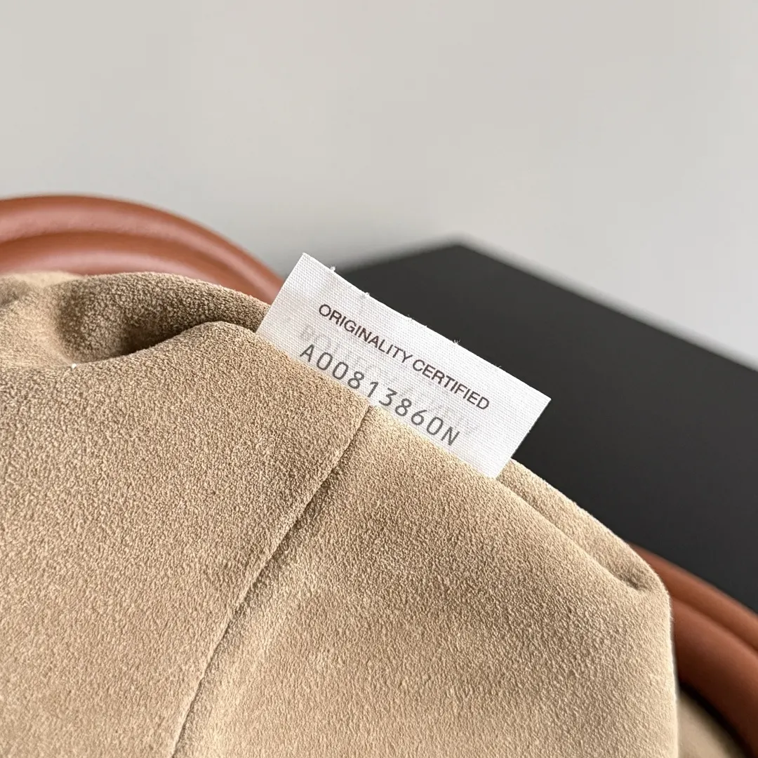 Bottega Veneta 牛皮 手拿包 精致手拿款(數字9) Bottega Veneta 牛皮 手拿包 精致手拿款(數字9)