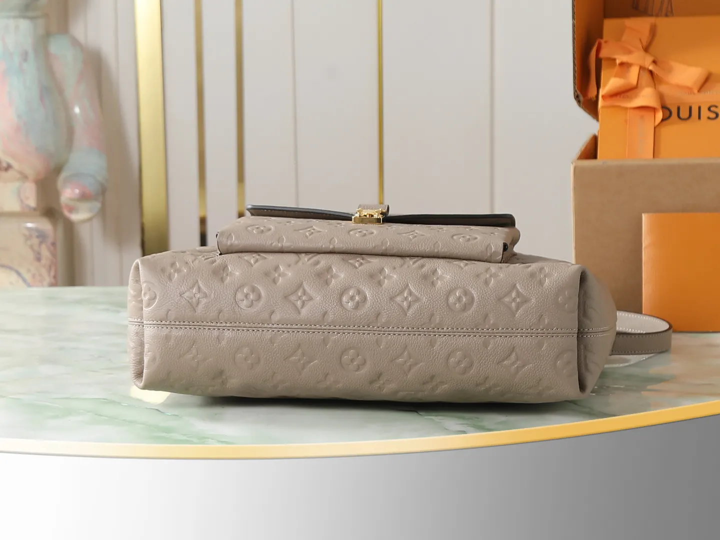 Louis Vuitton Métis Shoulder Bag Commuter