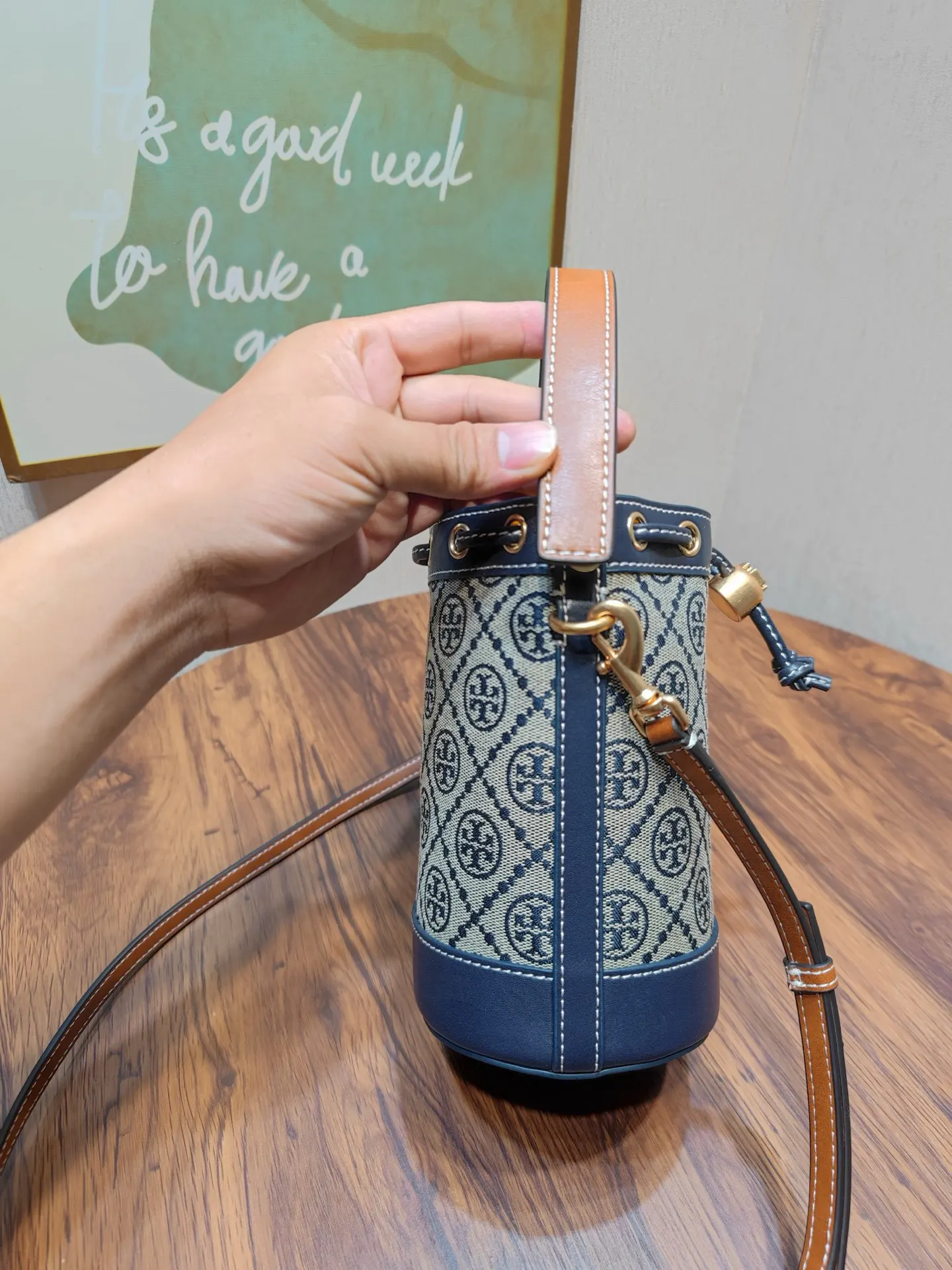 帆布 TORY BURCH Mo夏季新抽绳水 水桶包 休闲水桶款