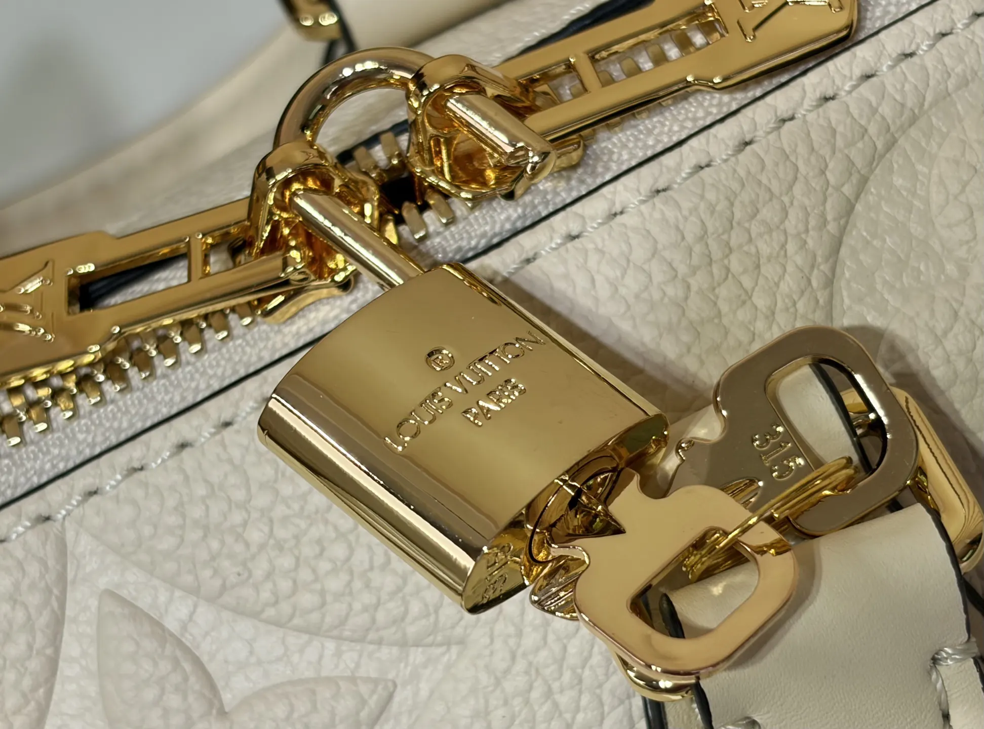 White Chain Bag