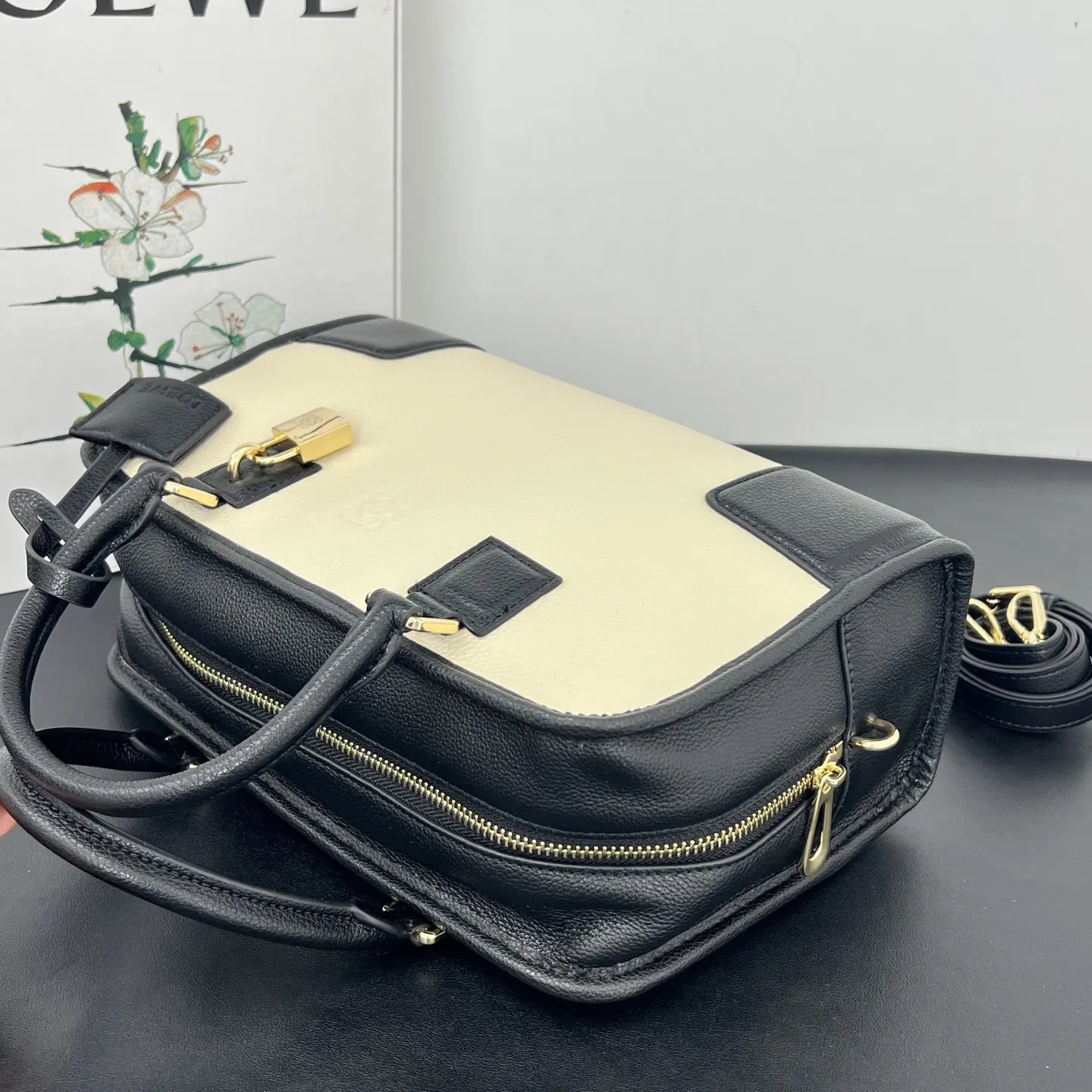 Loewe 牛皮手提包 精選款(數字9) Loewe 牛皮手提包 精選款(數字9)