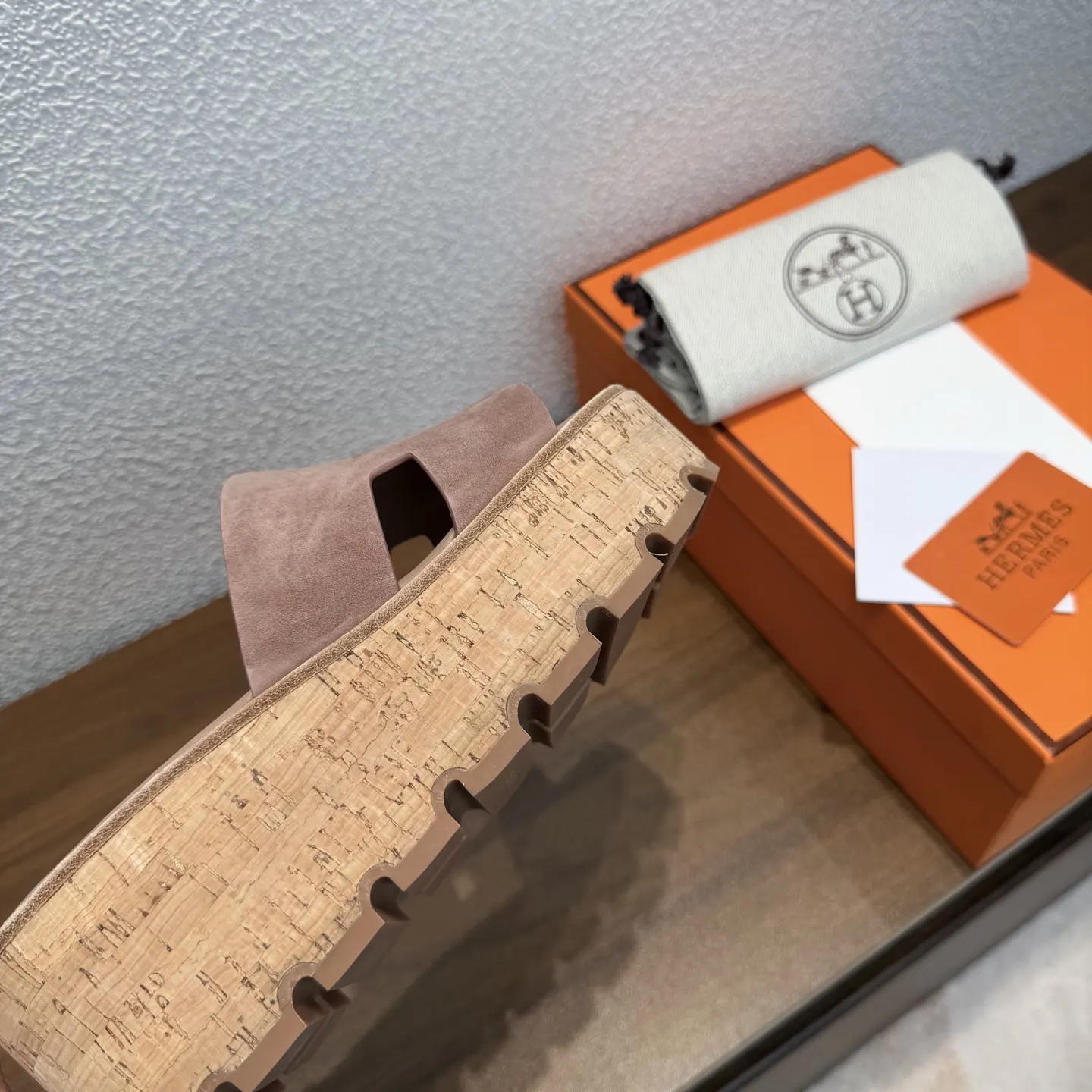 Hermès 新色系 拖鞋 舒適(數字5) Hermès 新色系 拖鞋 舒適(數字5)