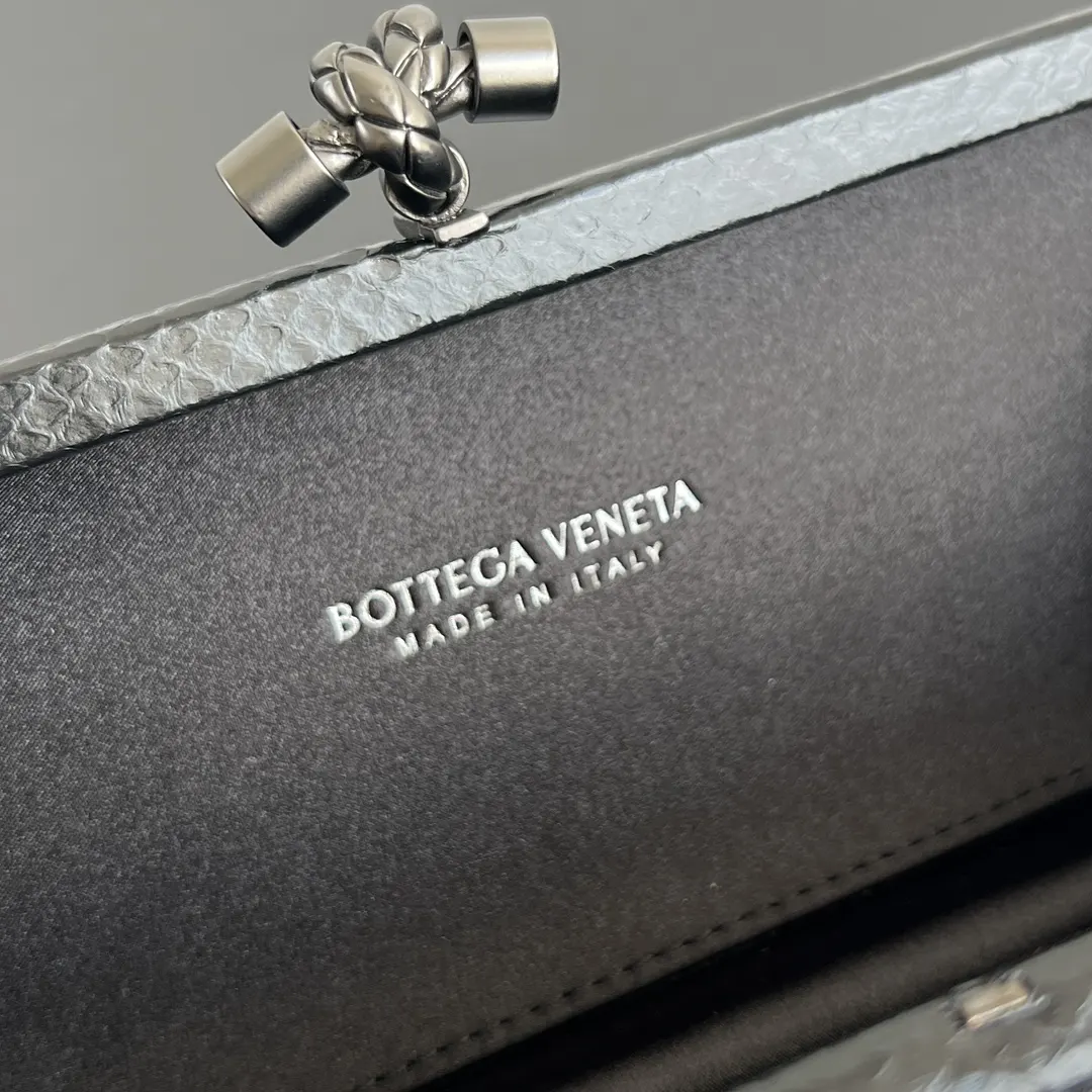 Bottega Veneta 化妆包 便携收纳款