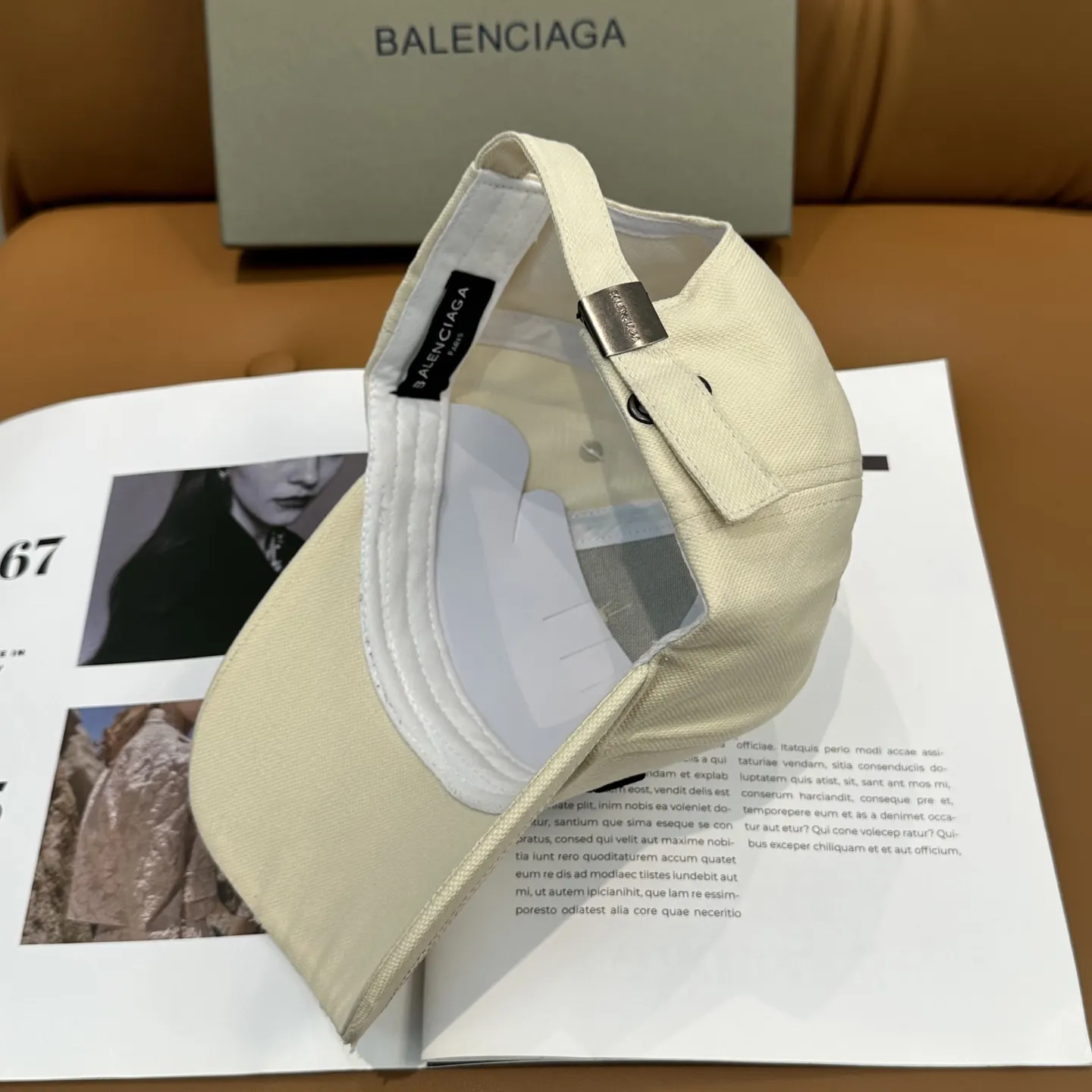 Balenciaga 棒球帽 精致搭配