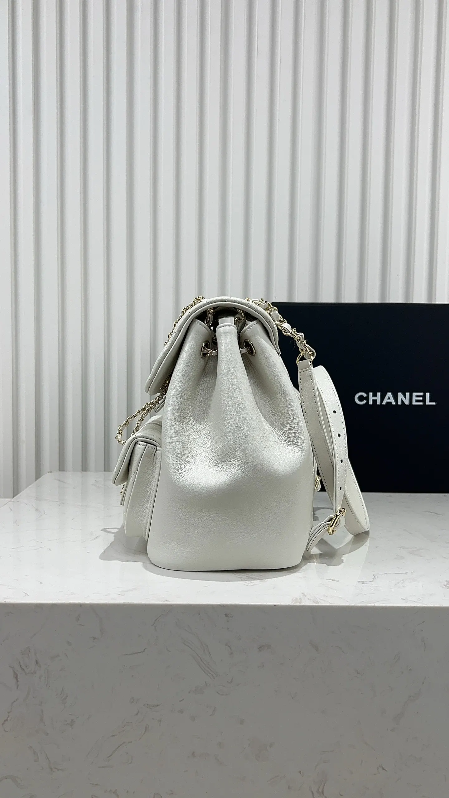 CHANEL 白色 小牛皮 双肩包 实用双肩款