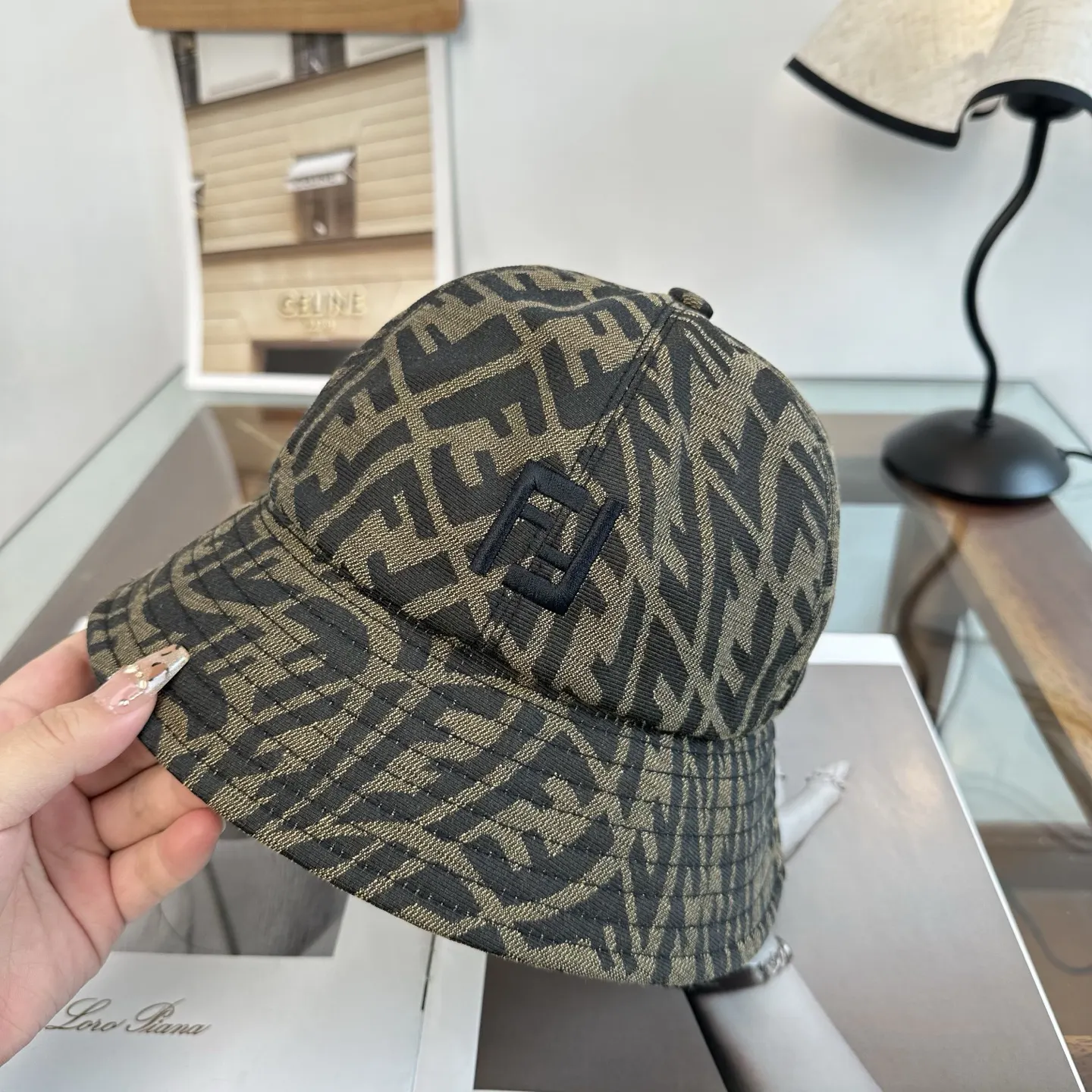 Fendi 渔夫帽 休闲遮阳款