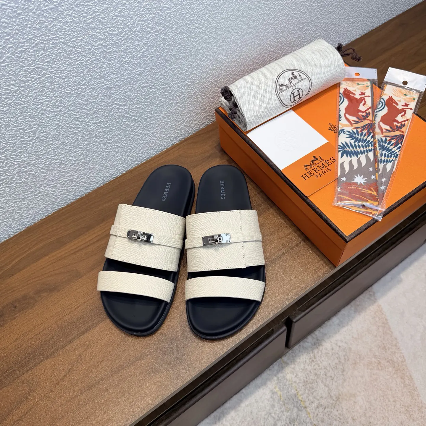 Hermès 经典 小牛皮 拖鞋 舒適(數字3) Hermès 经典 小牛皮 拖鞋 舒適(數字3)