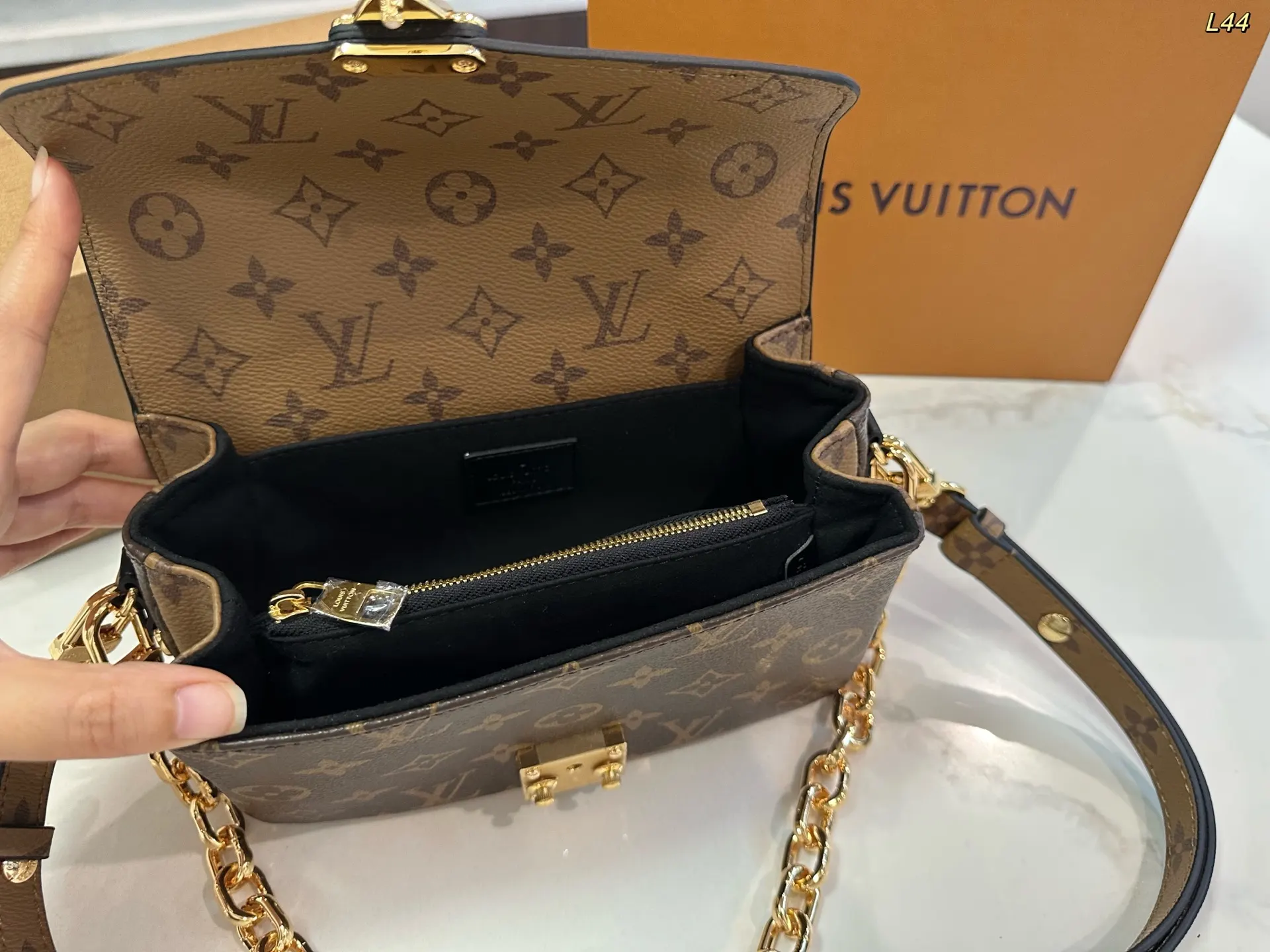 LV 小邮差包 更精致了有没有～ 斜挎包 轻便斜挎款